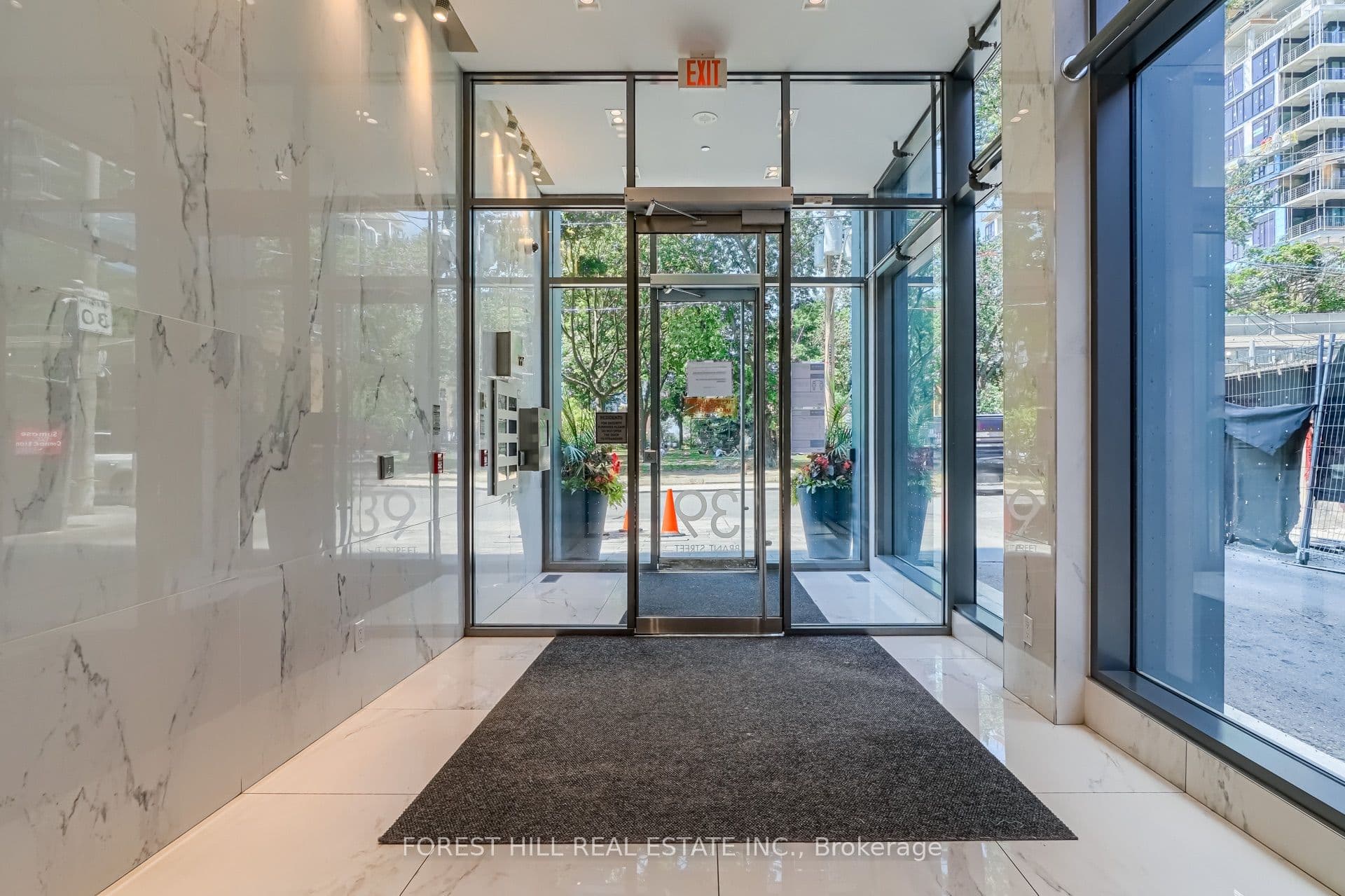 39 Brant Street 205, Toronto, ON M5V 1S7