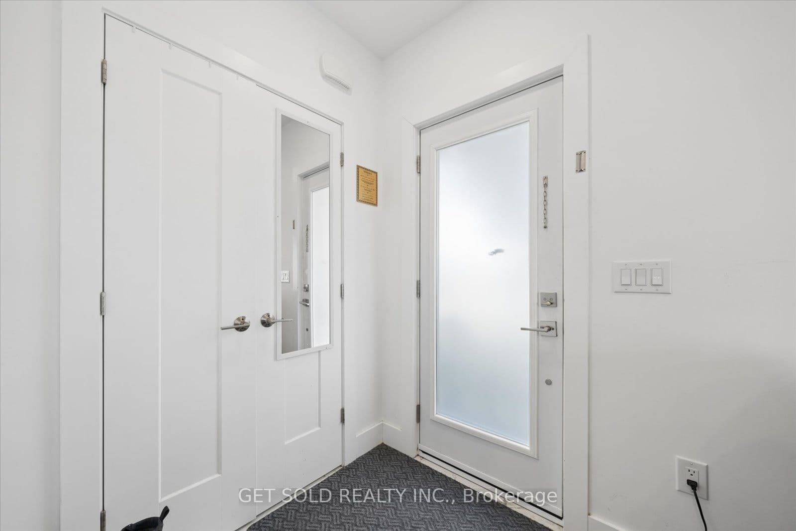 15 Burrard Road, Toronto, ON M9W 3T1