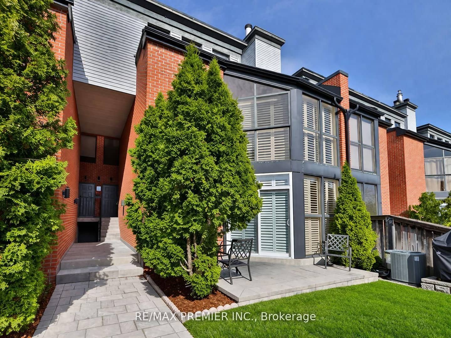 100 Arbors Lane TH 8, Vaughan, ON L4L 7G4