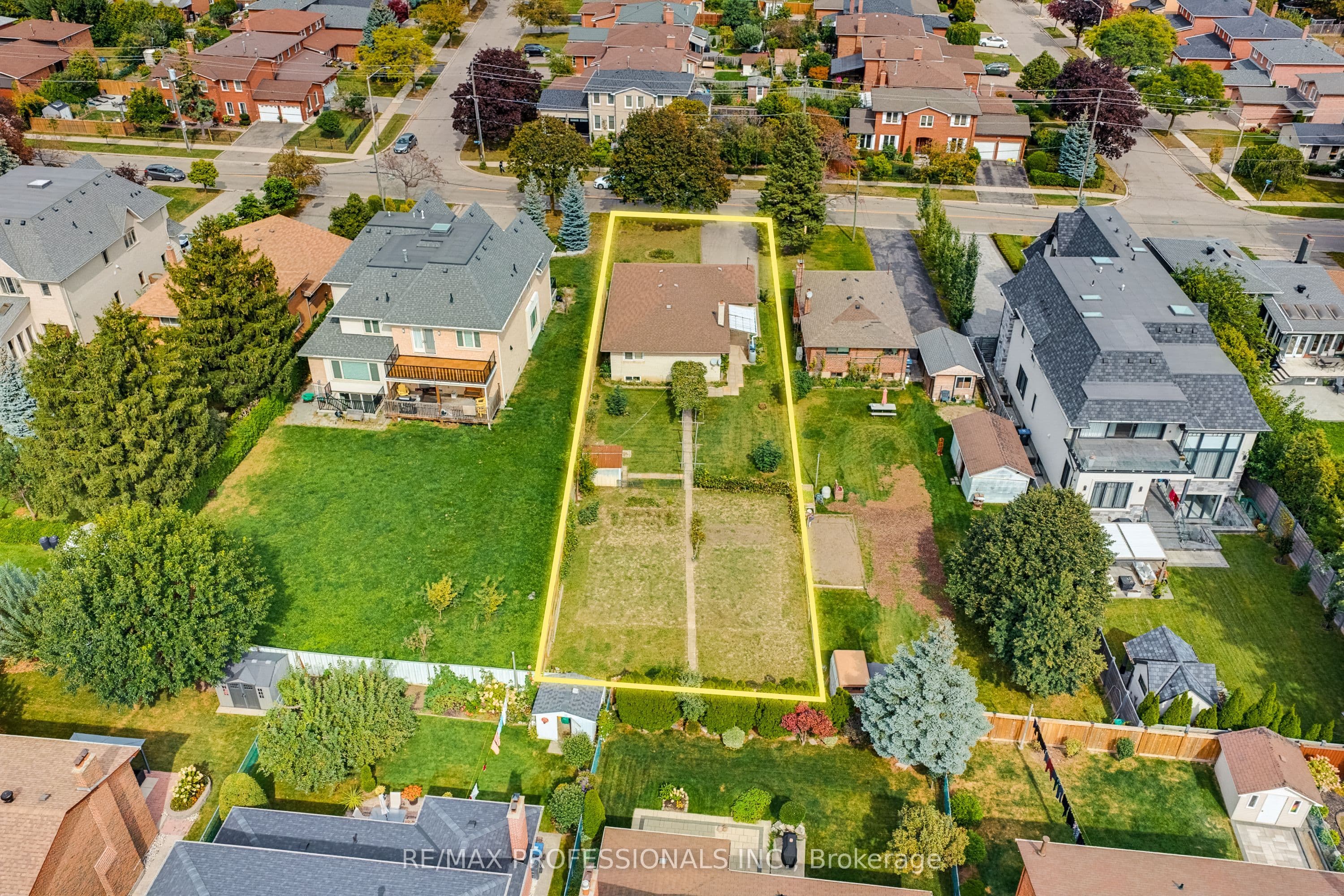 4038 Wilcox Road, Mississauga, ON L4Z 1B7