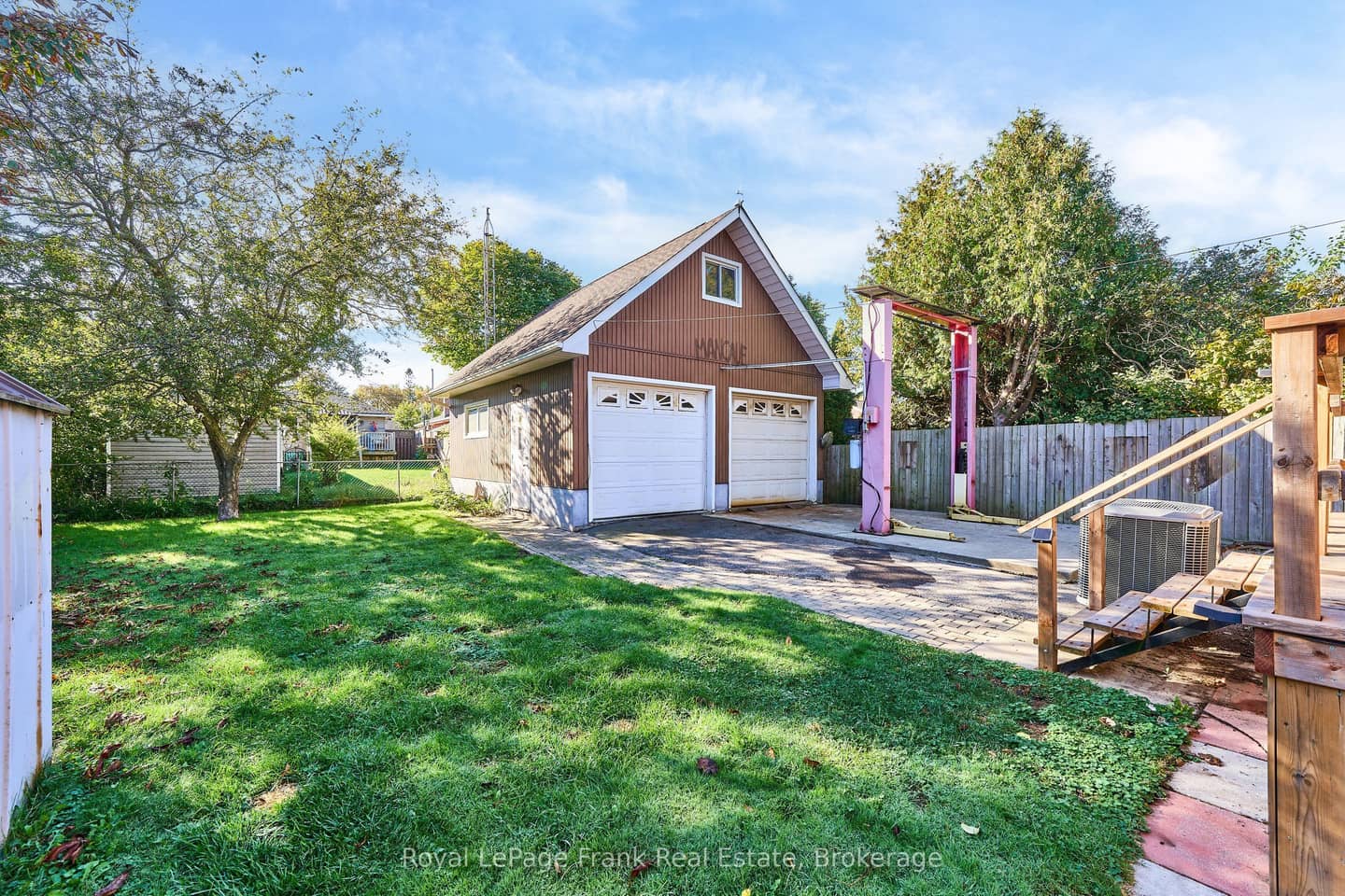 435 Woodcrest Avenue, Oshawa, ON L1J 2T5