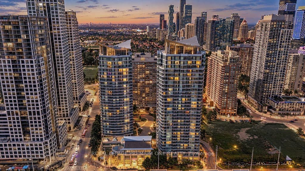 33 Elm Drive W 611, Mississauga, ON L5B 4M2