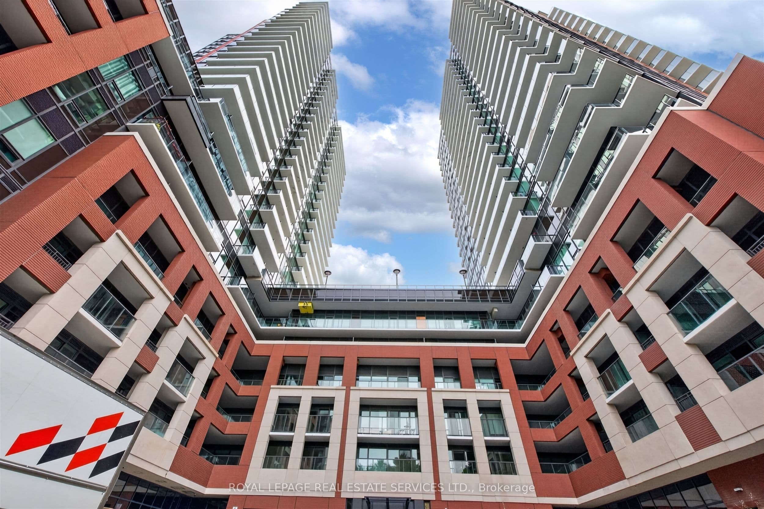 4010 Eglinton Avenue W 1813, Toronto, ON M9A 0G5