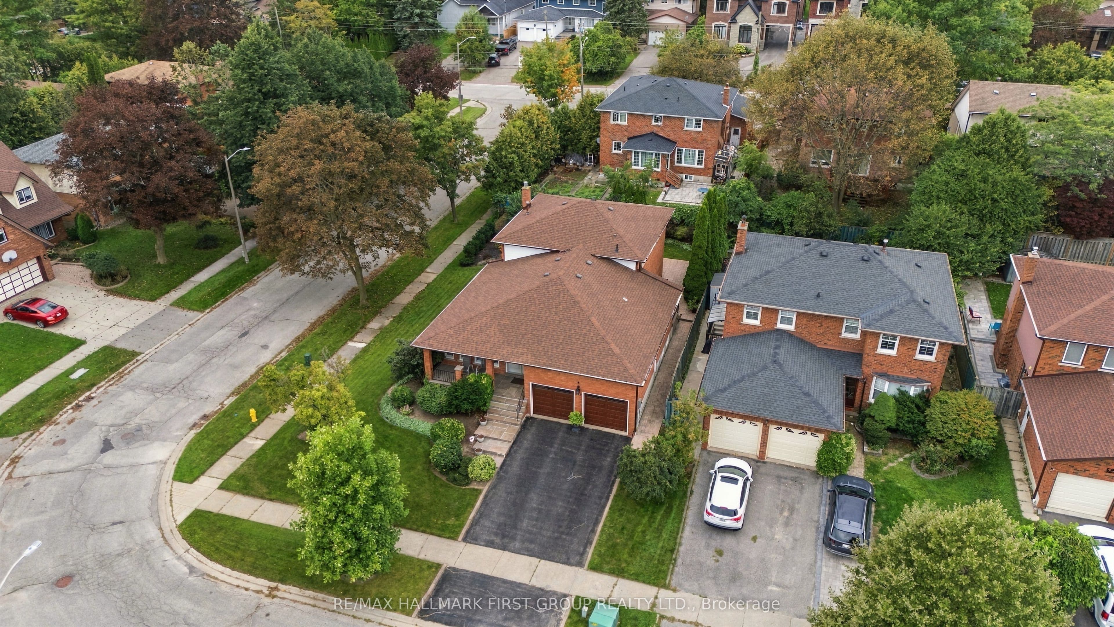 520 McLeod Crescent, Pickering, ON L1W 3M5