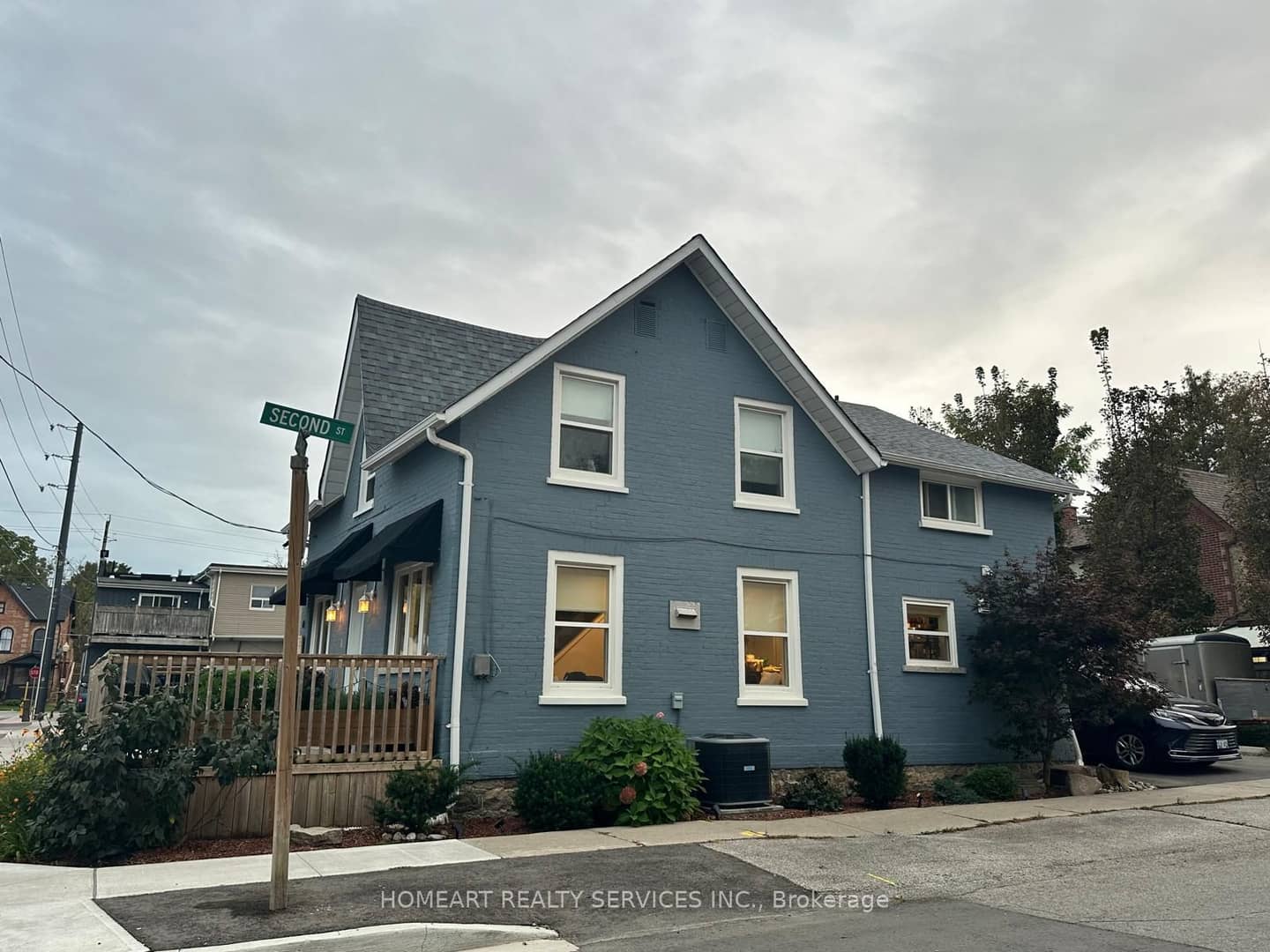 18 Edward Street, Whitchurch-Stouffville, ON L4A 1A4