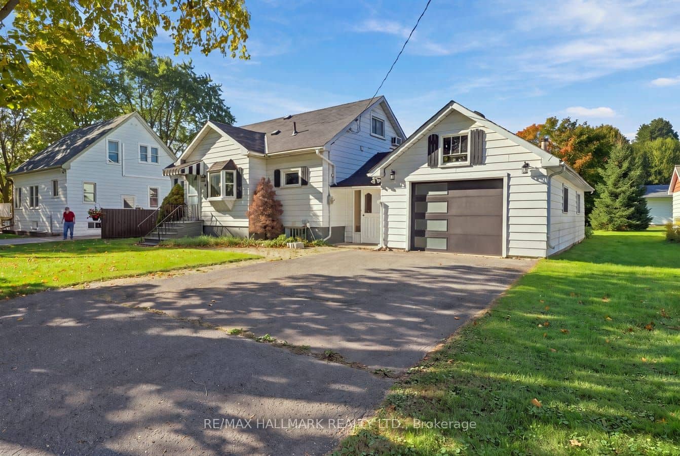 6 Albert Street, Whitby, ON L1M 1A1