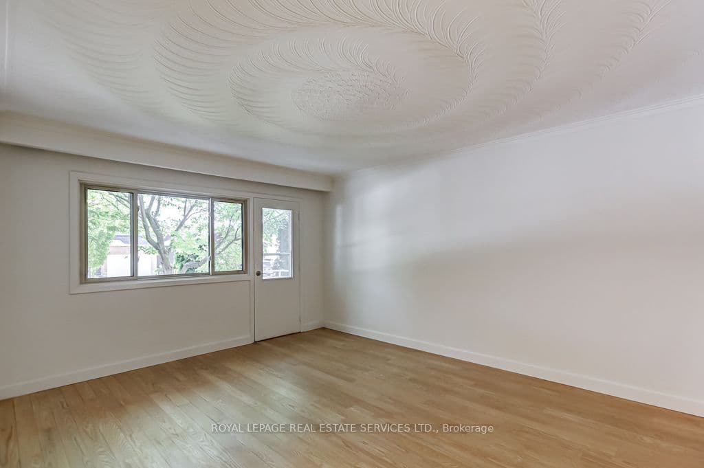 38 Jellicoe Avenue, Toronto, ON M8W 1W1