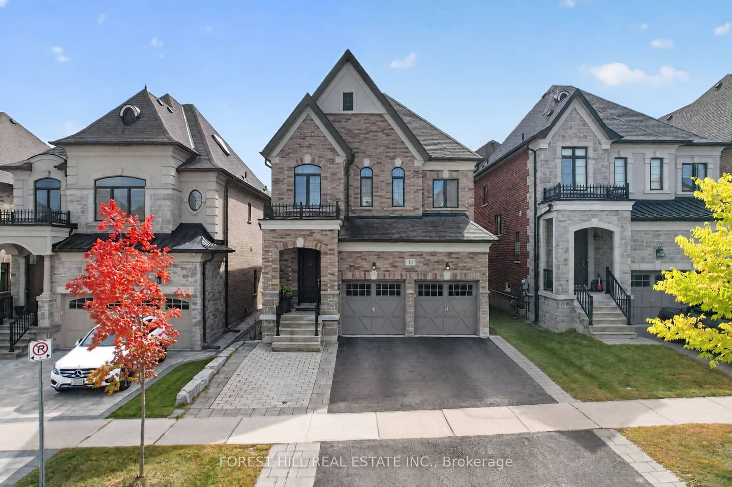 18 Hackwood Crescent, Aurora, ON L4G 0V1