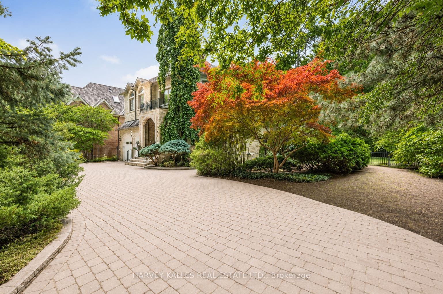 1 Knightswood Road, Toronto, ON M4N 2G9