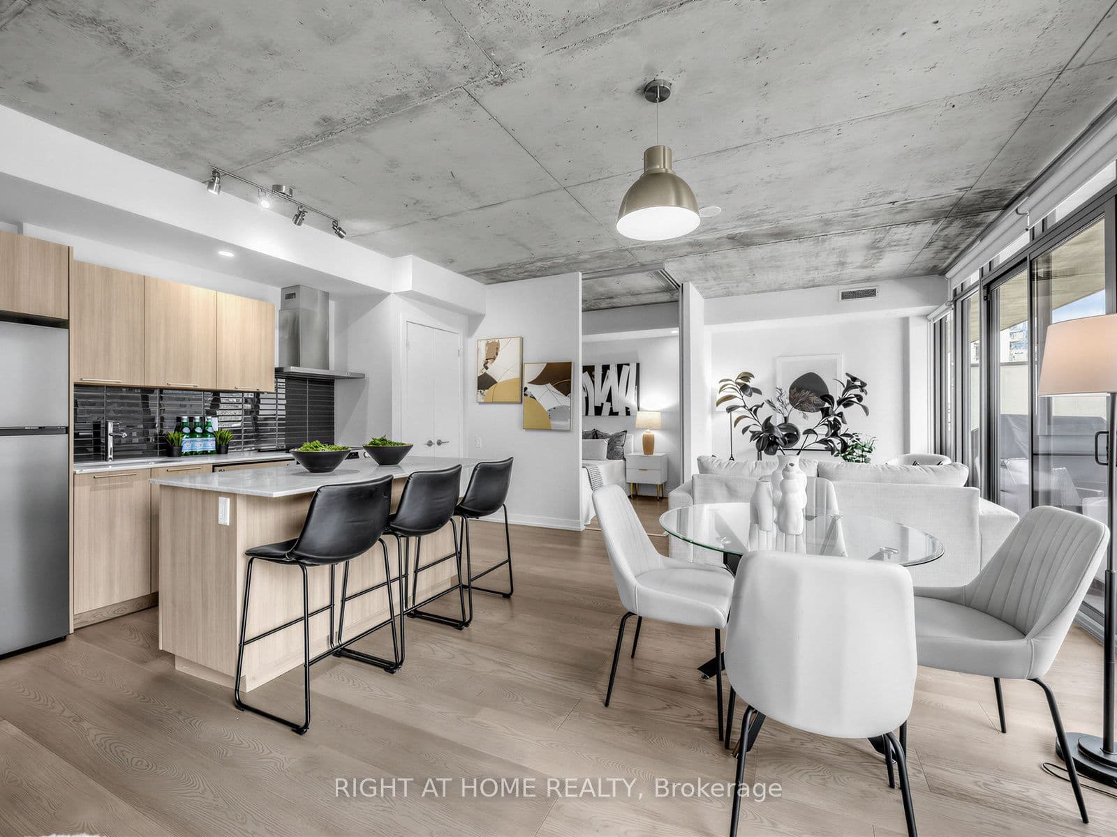 650 King Street West Street W 708, Toronto, ON M5V 1M5