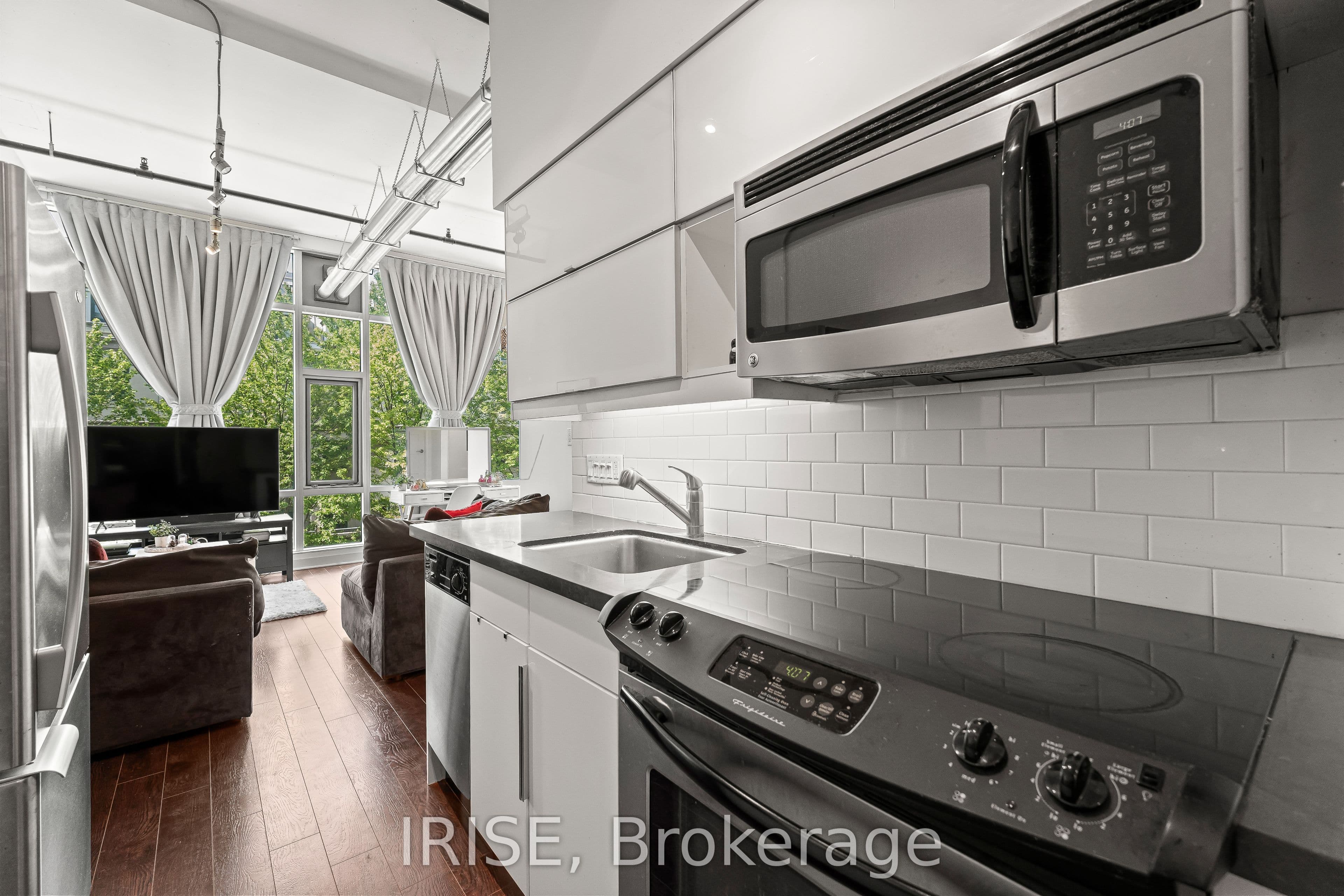 477 Richmond Street W 305, Toronto, ON M5V 3E7