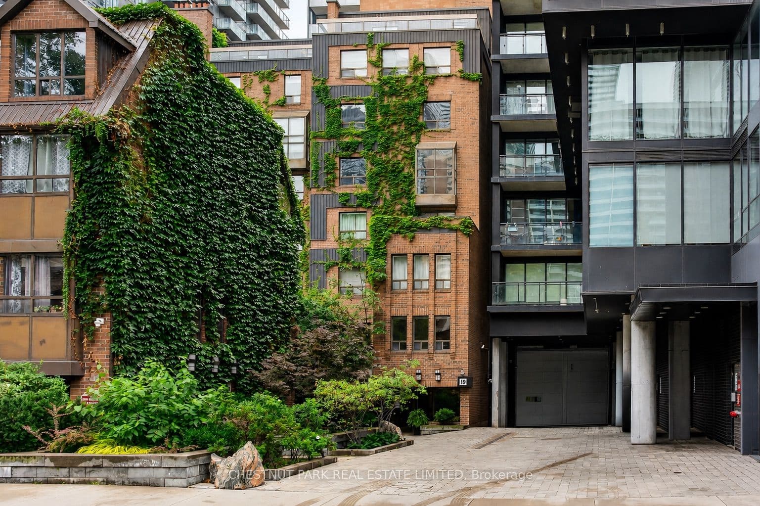 19 Dundonald Street 604, Toronto, ON M4Y 1K3