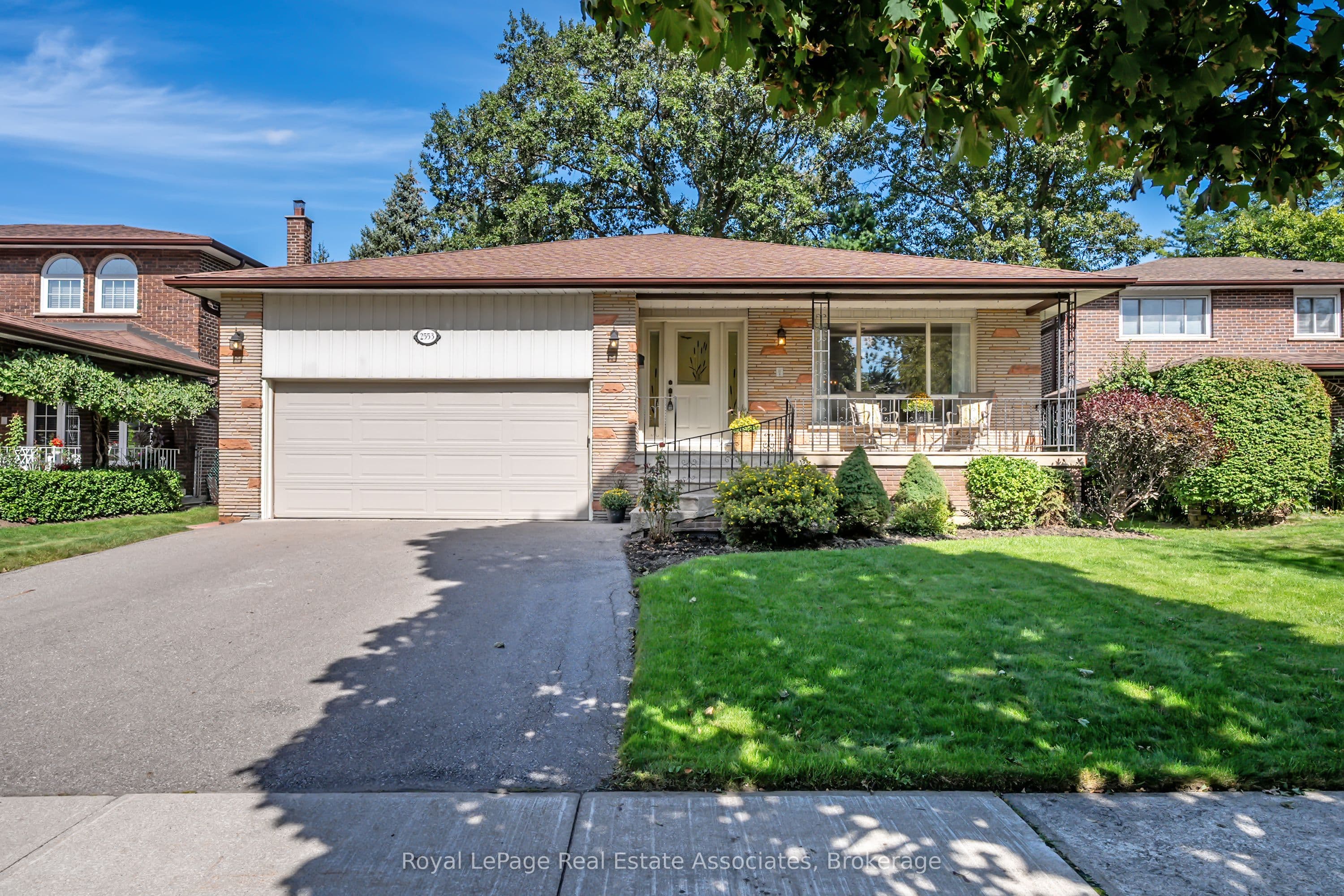 2553 Annelyn Court, Mississauga, ON L5C 2Z7