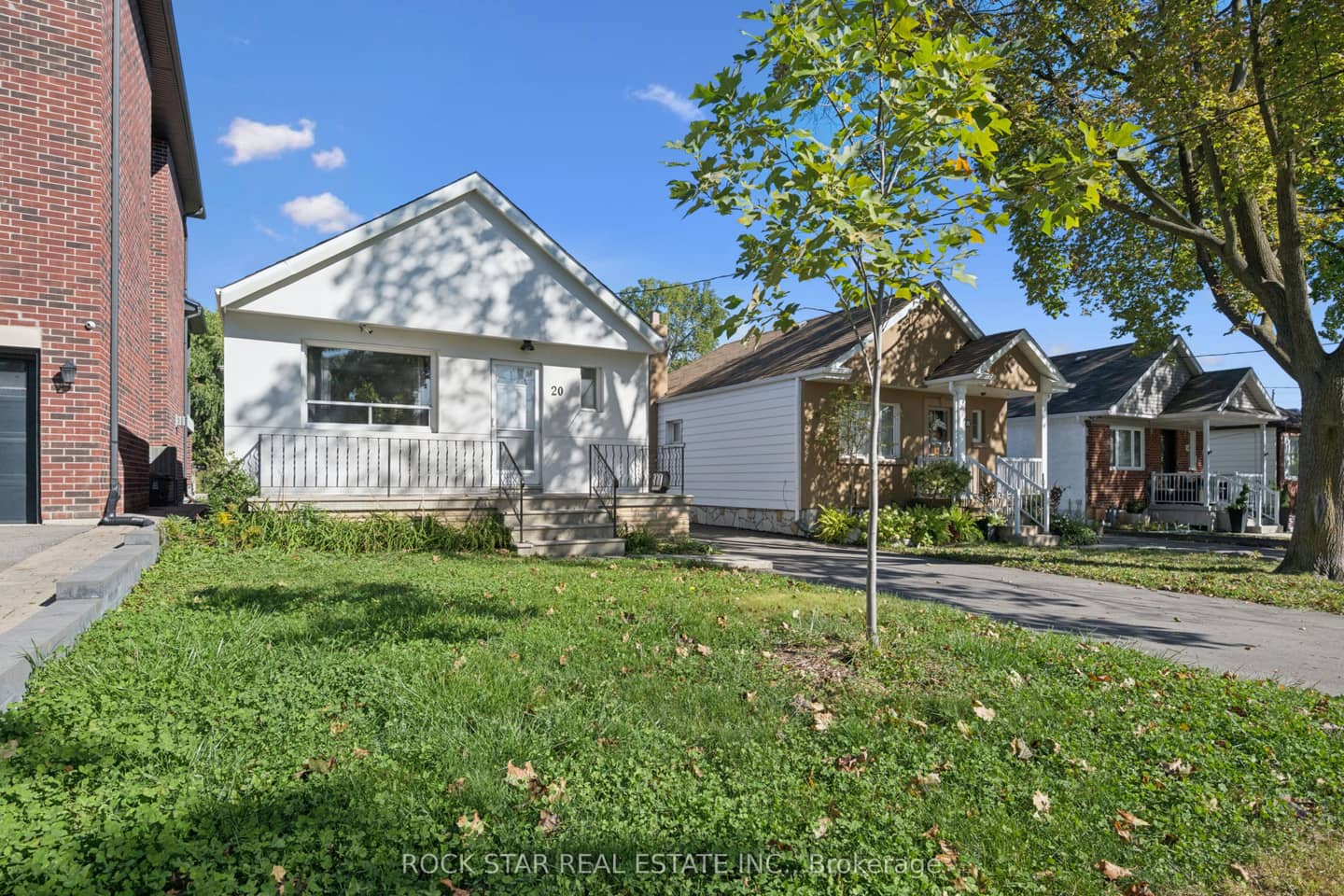 20 Braeburn Avenue, Toronto, ON M9P 2J3