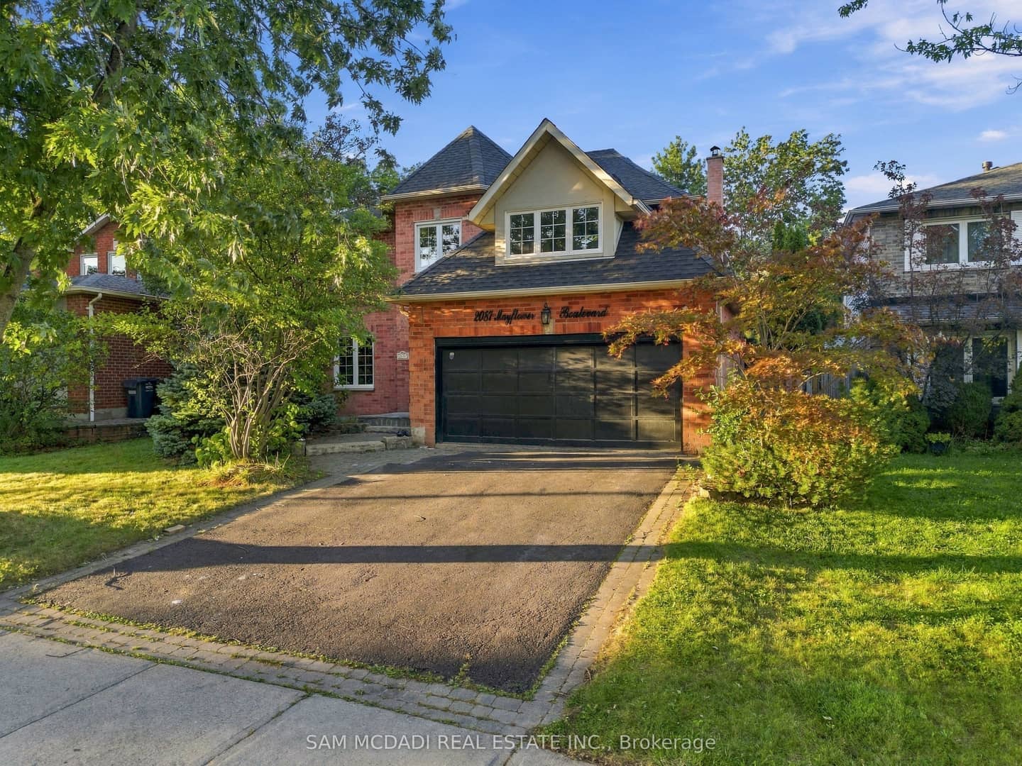 2087 Mayflower Boulevard, Oakville, ON L6H 4E8