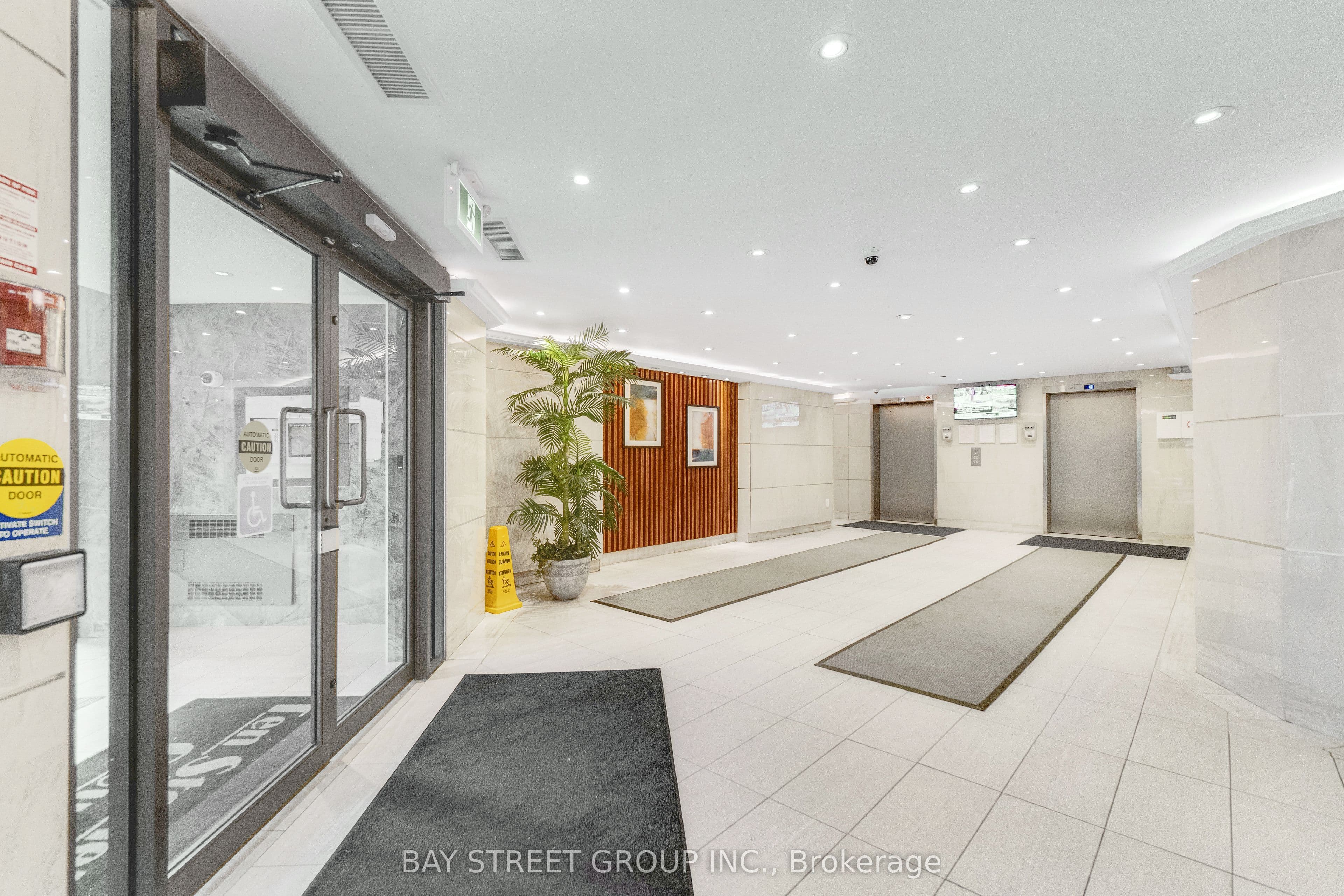 10 Stonehill Court 1207, Toronto, ON M1W 2X8