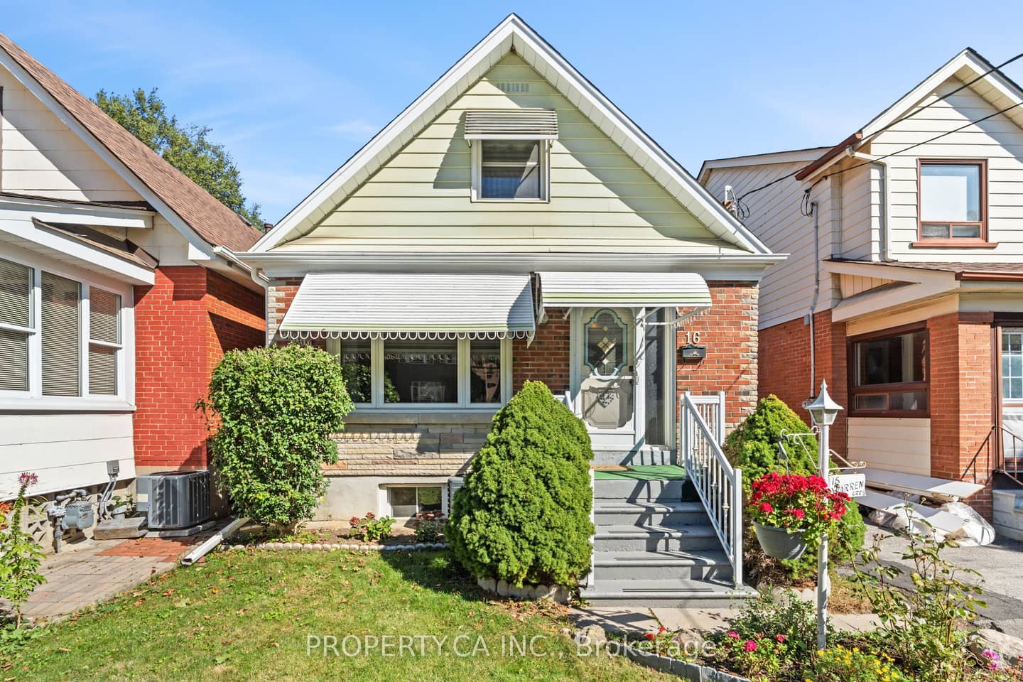 16 Warren Crescent, Toronto, ON M6S 4S2