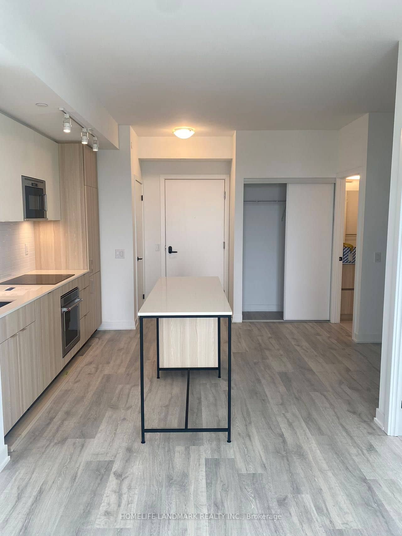 220 Missinnihe Way 1009, Mississauga, ON L5H 1G5