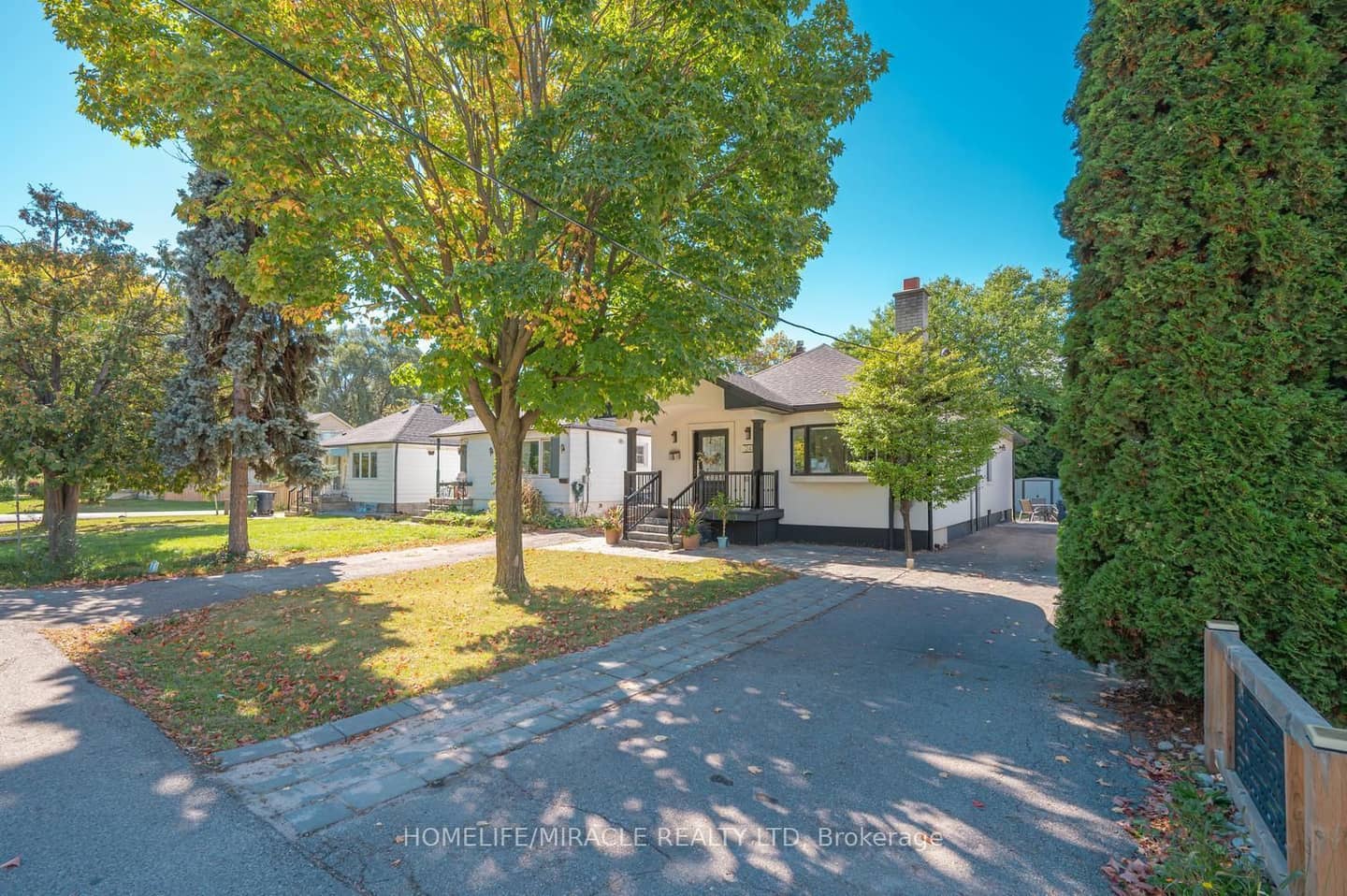24 Acorn Avenue, Toronto, ON M9B 3P8