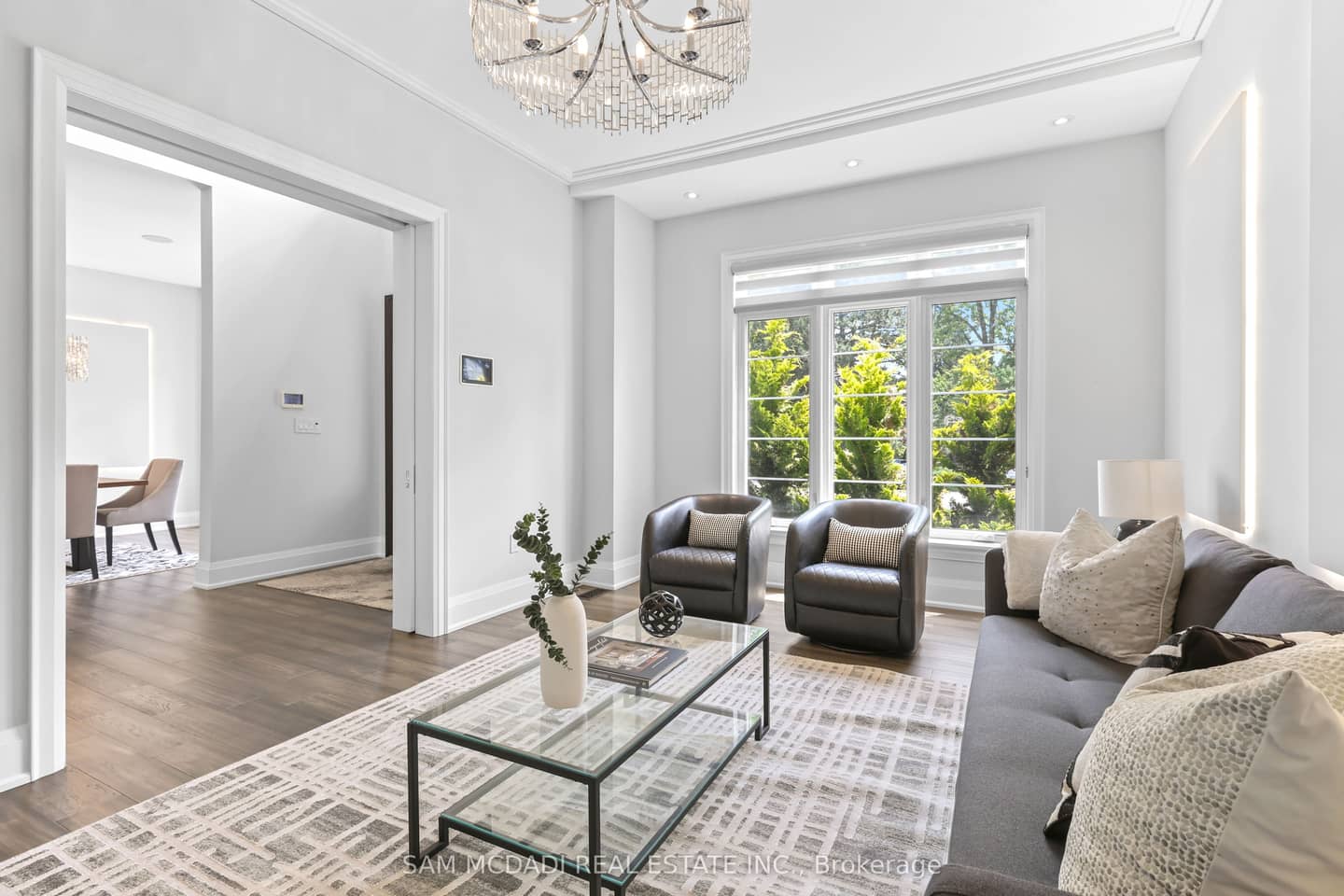 390 Sandhurst Drive, Oakville, ON L6L 4L3