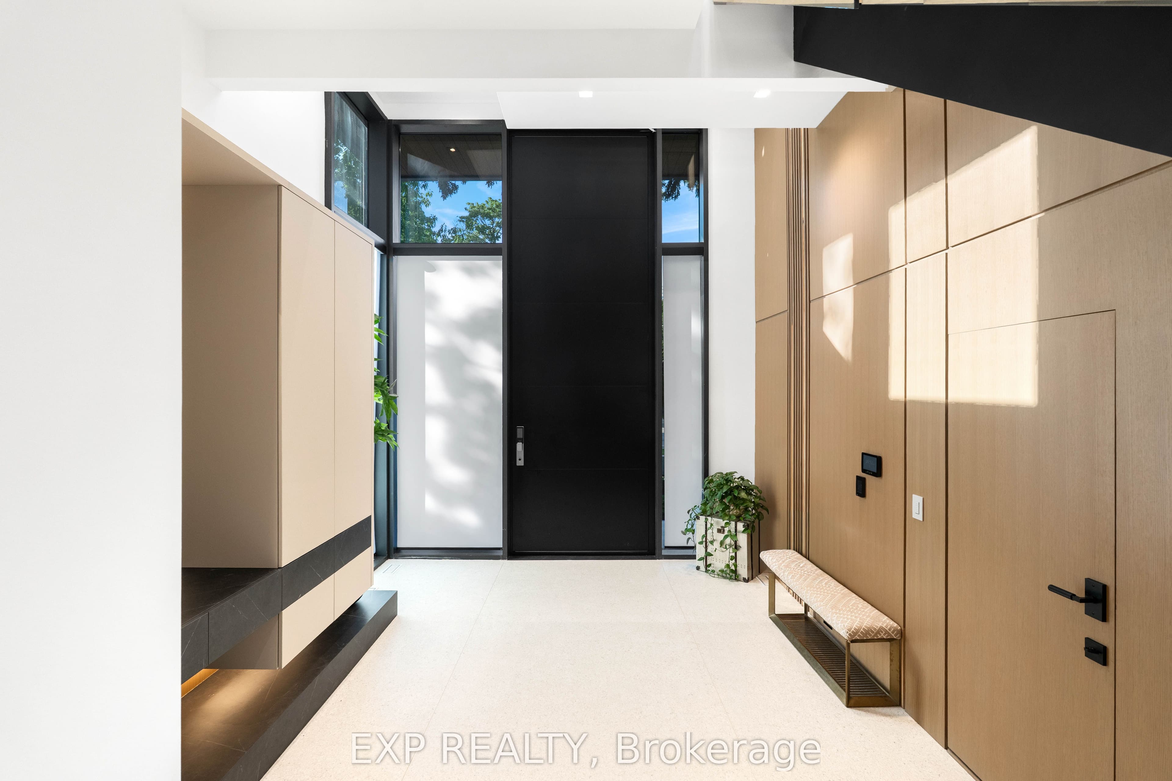 65 Edgecroft Road, Toronto, ON M8Z 2C1