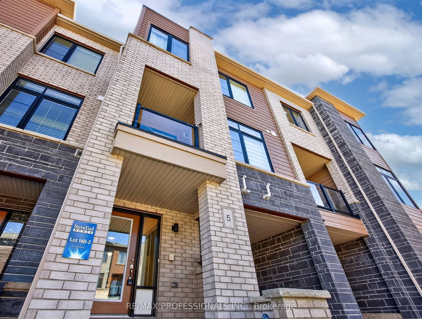 5 Delano Way, Newmarket, ON L3X 0L1