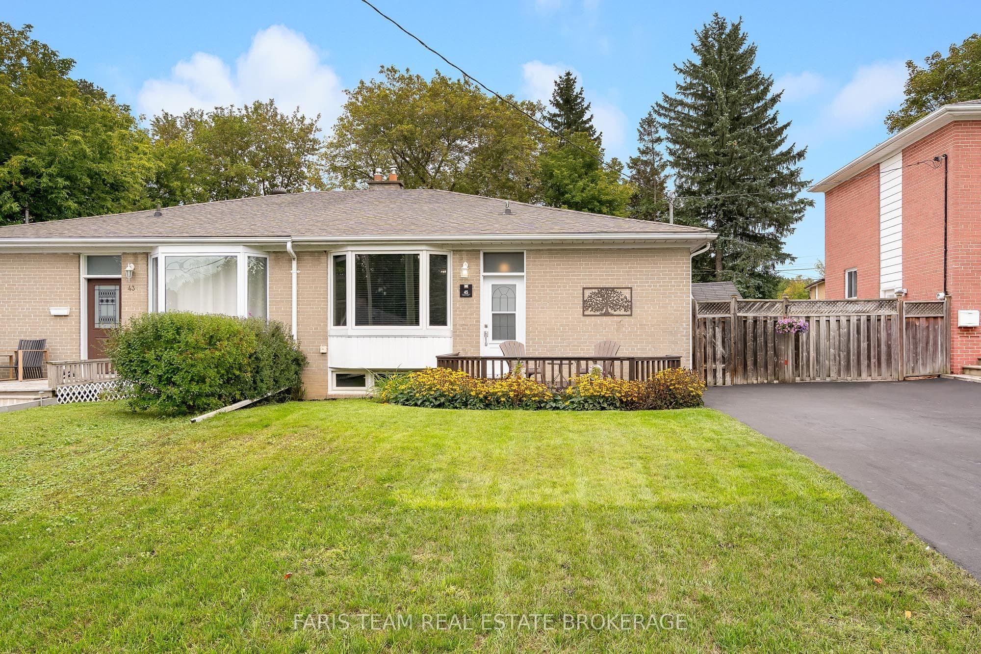 45 Bailey Crescent, Aurora, ON L4G 2B2