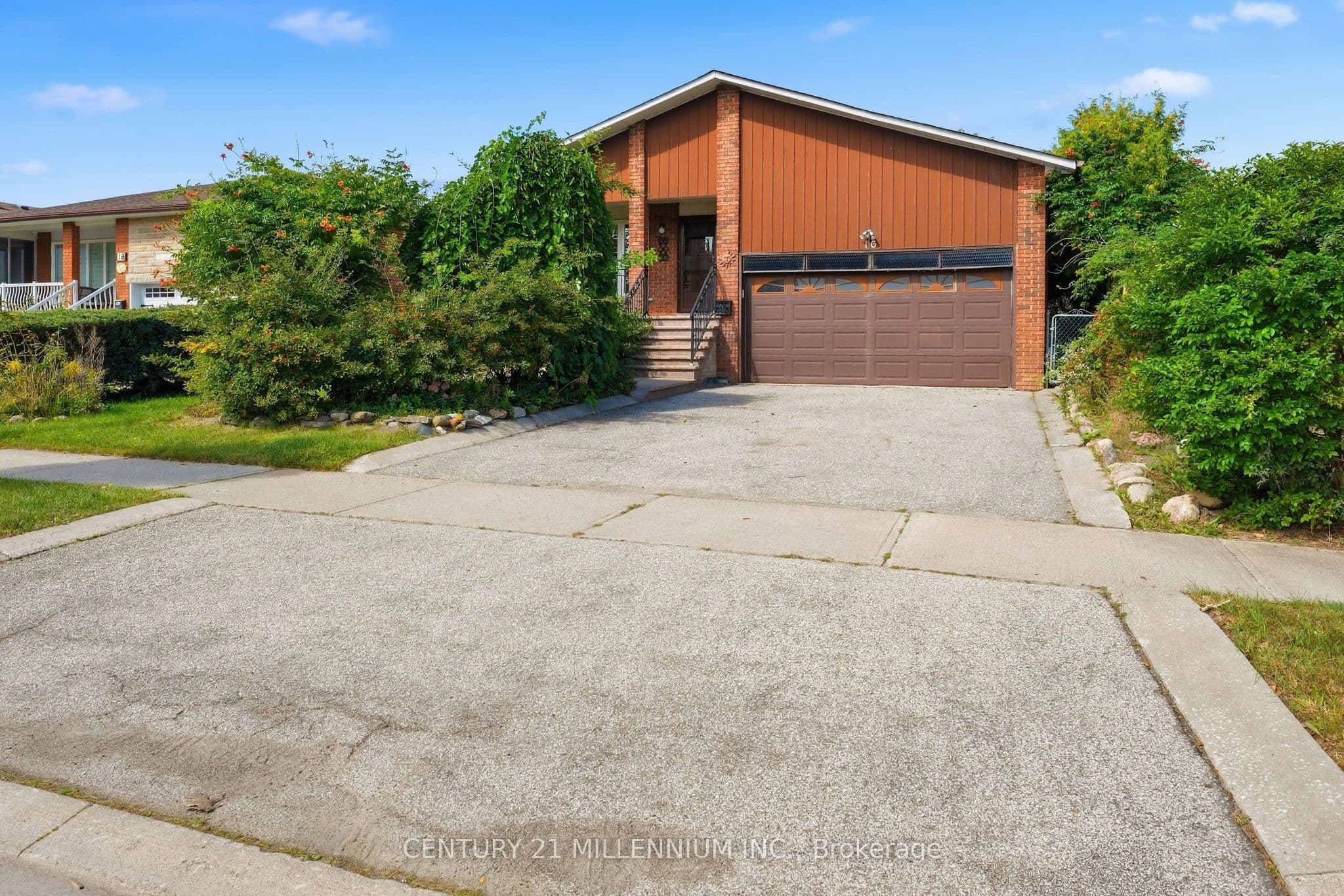 16 Jardine Street, Brampton, ON L6S 3H4
