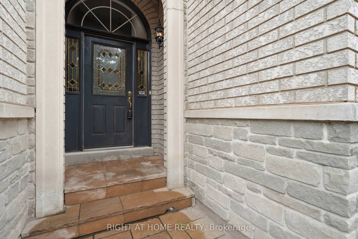 2121 Pinevalley Crescent, Oakville, ON L6H 6L7