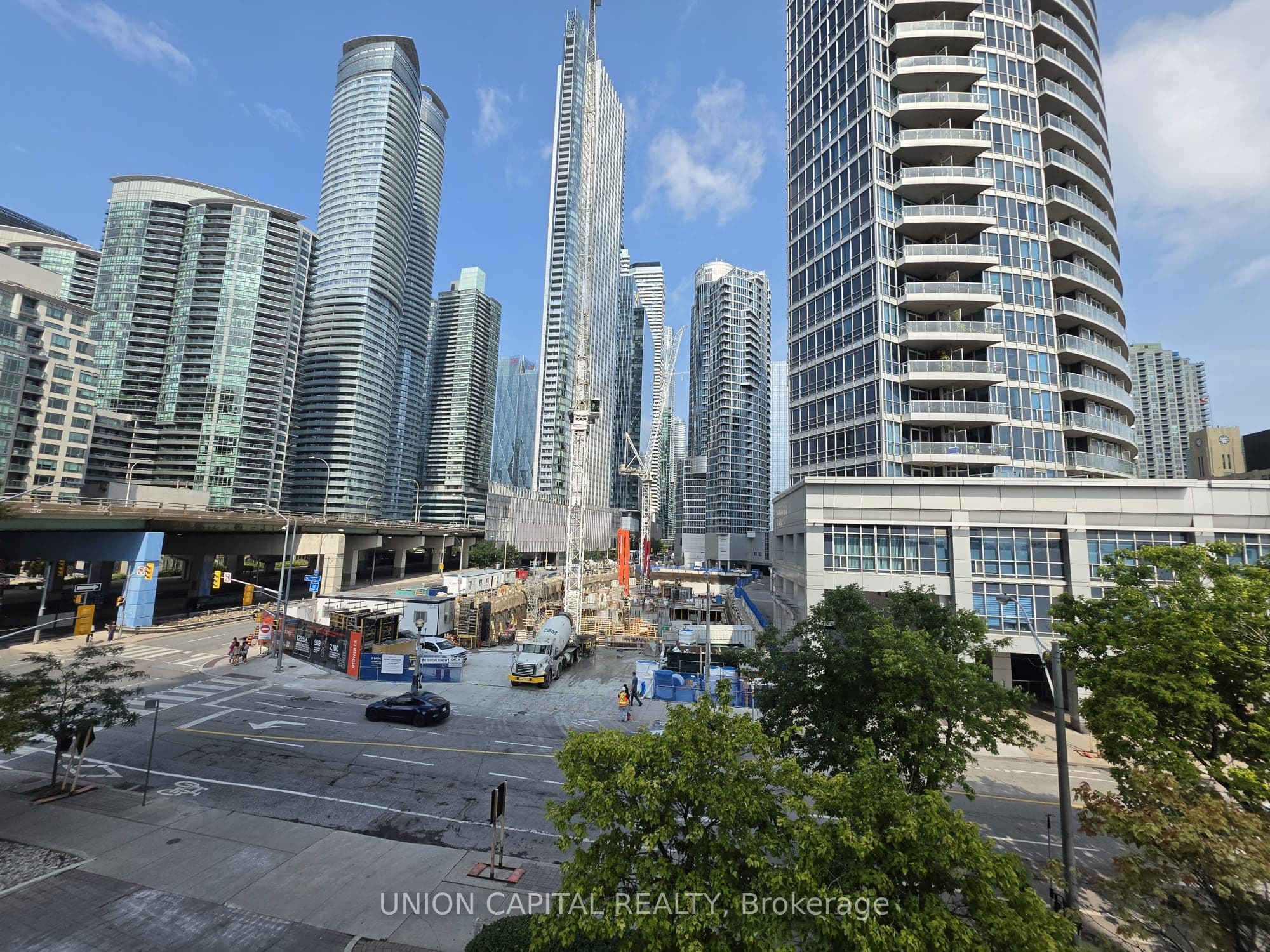 228 Queens Quay W 302, Toronto, ON M5J 2X1