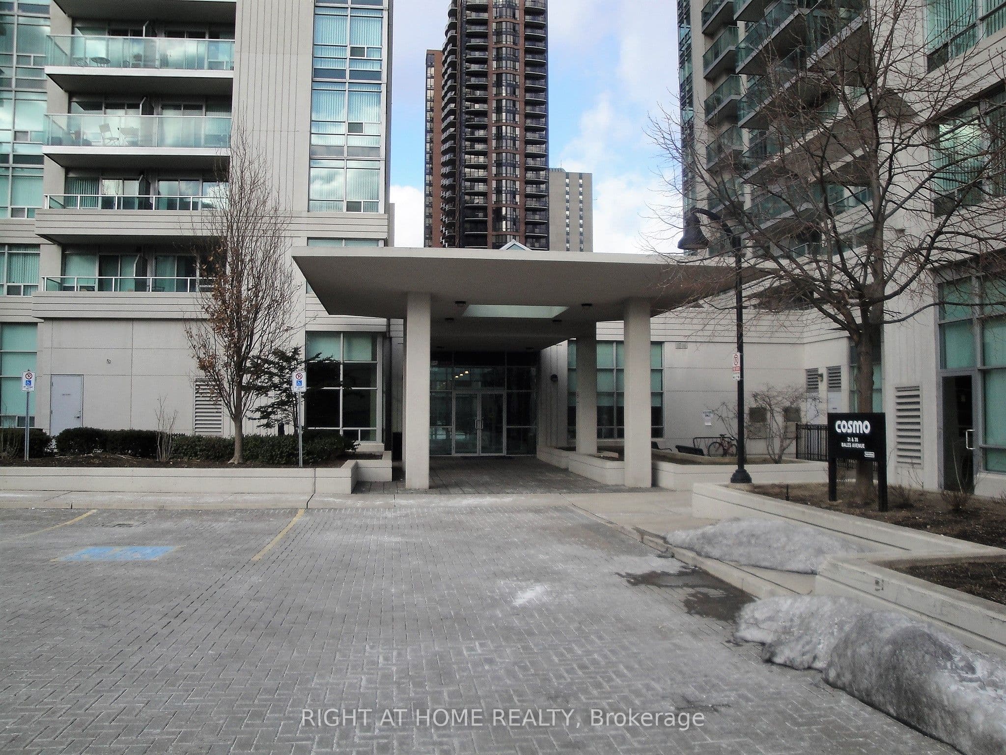 35 Bales Avenue 2110, Toronto, ON M2N 7L7