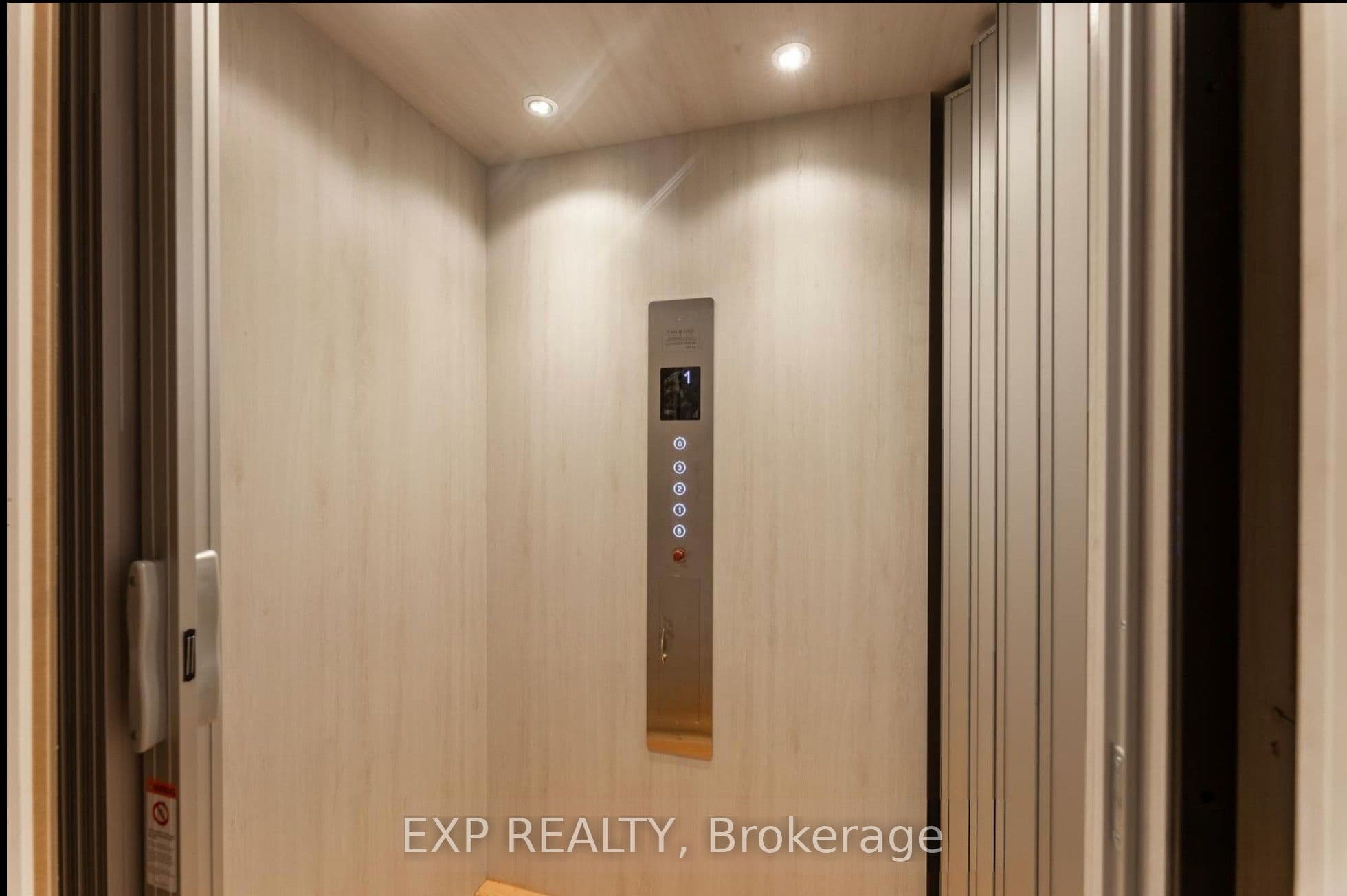 209 Wyndham Street, Mississauga, ON L5M 2S5
