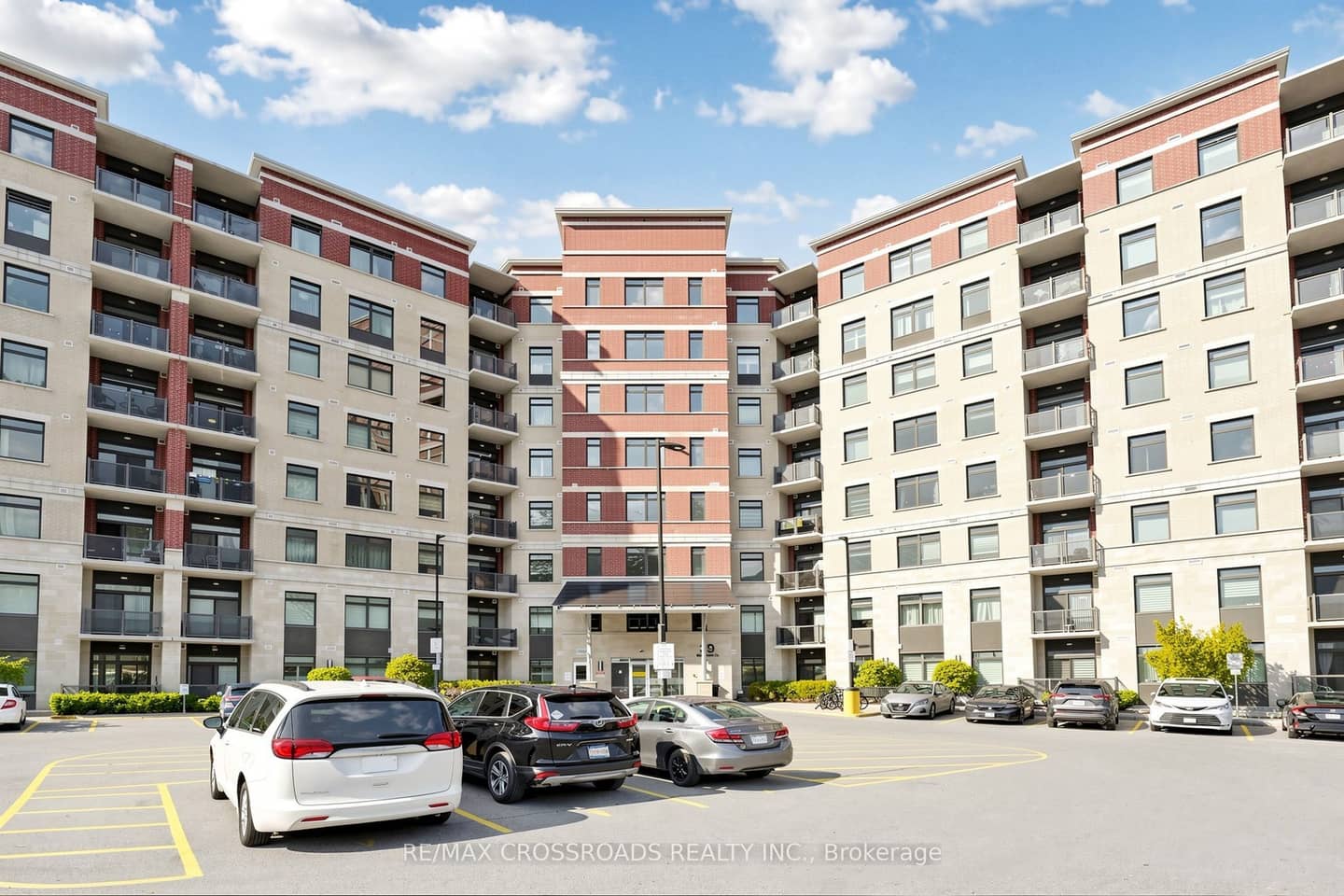 39 New Delhi Drive N 222, Markham, ON L3S 0E1