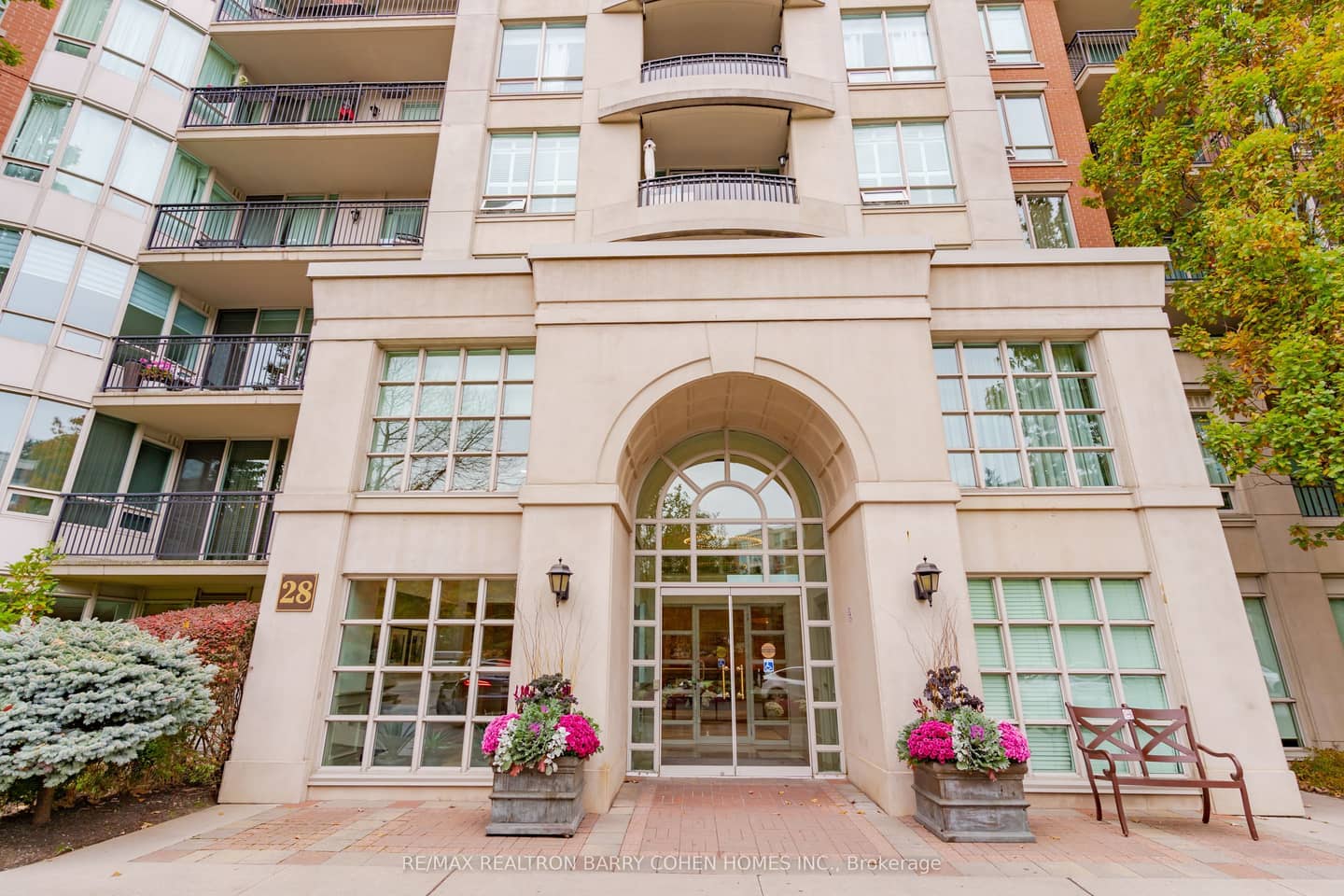 28 William Carson Crescent 815, Toronto, ON M2P 2H1