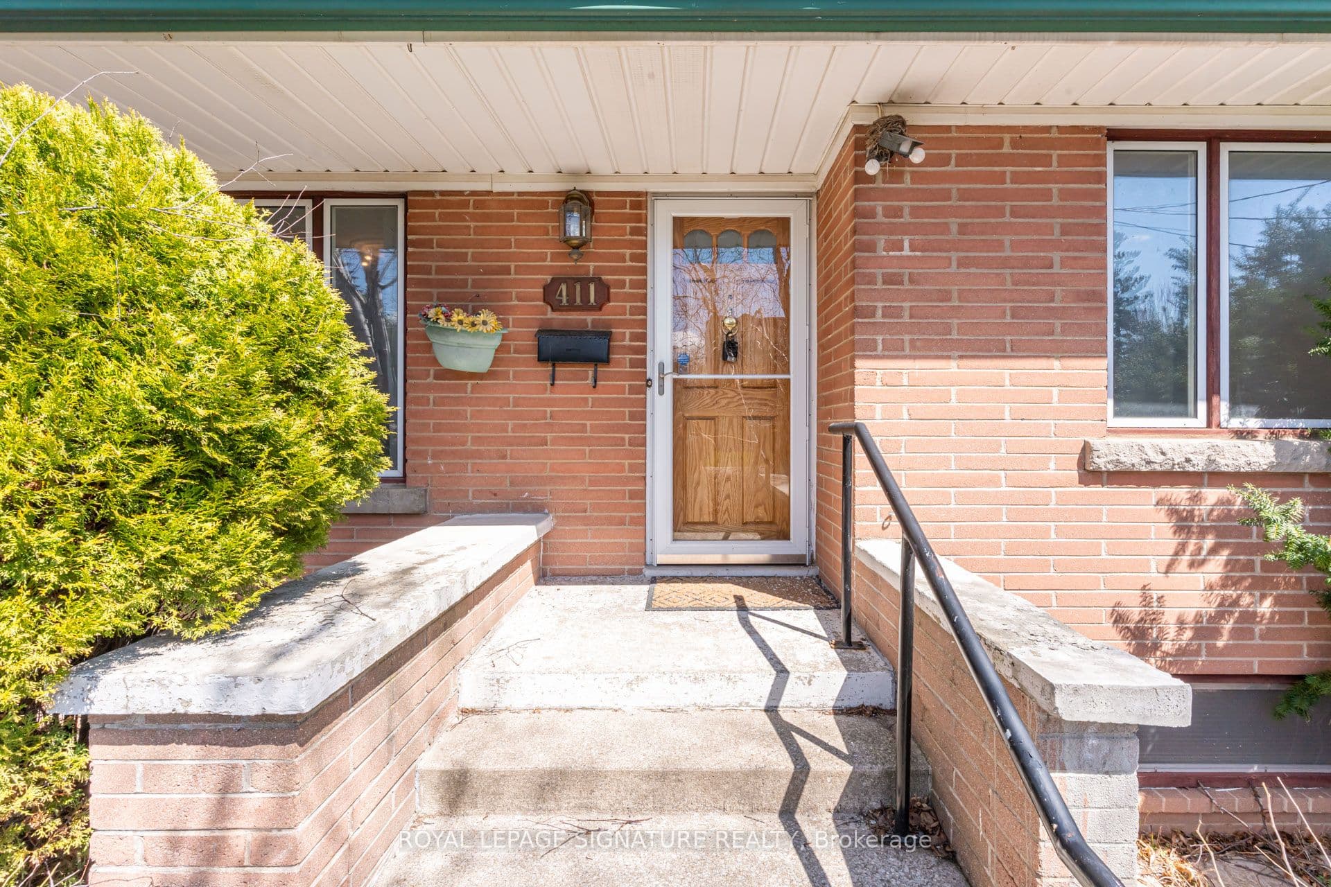411 Maplehurst Avenue, Oakville, ON L6L 4Y3