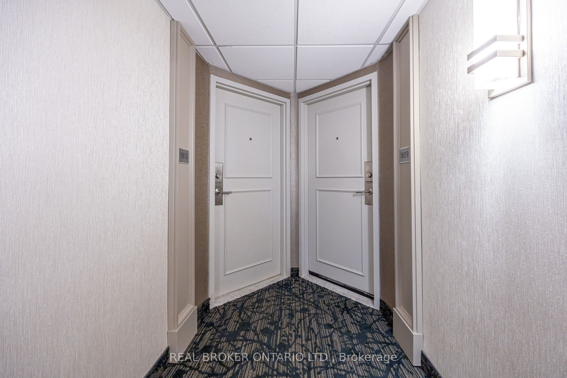 1333 Bloor Street 1809, Mississauga, ON L4Y 3T6