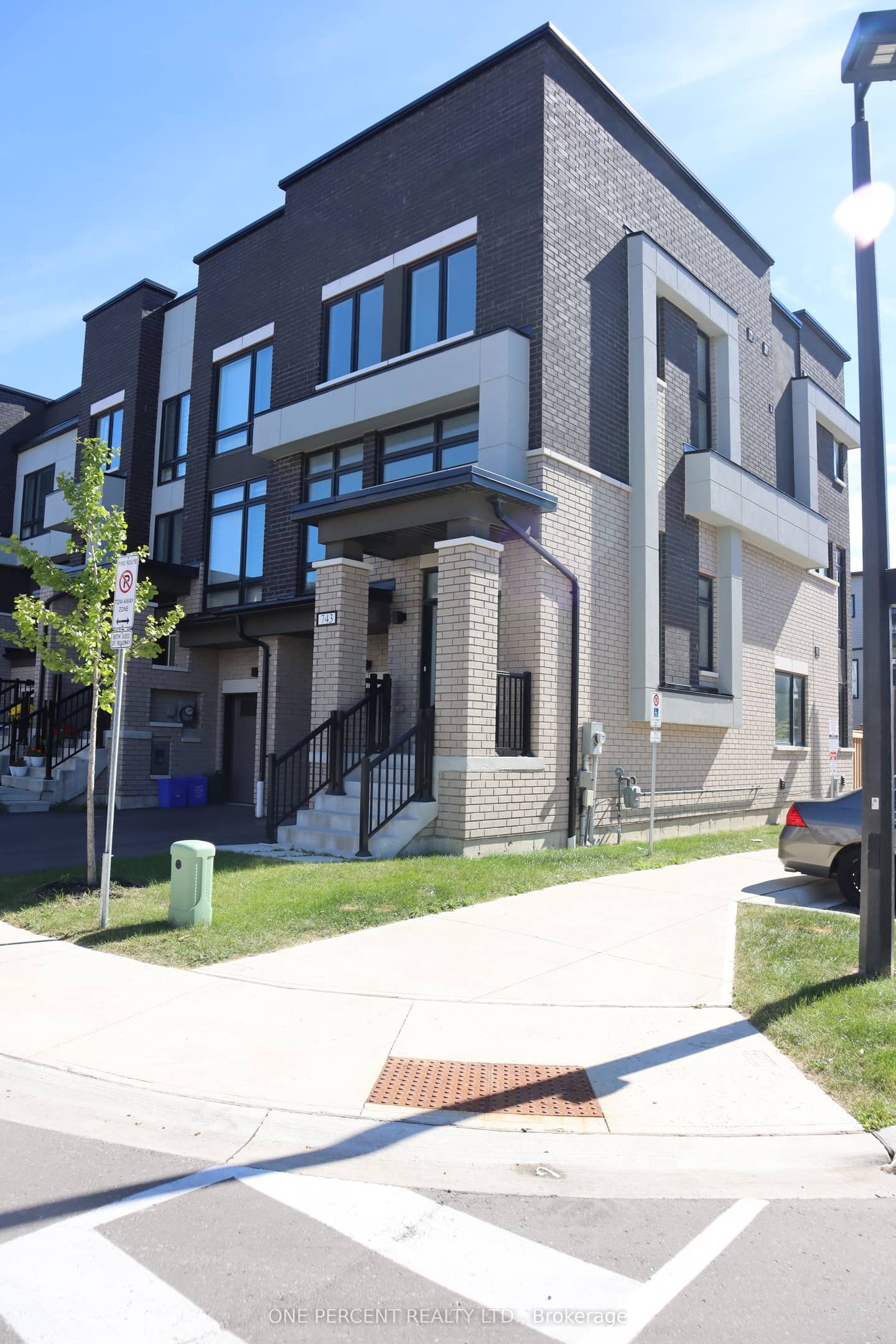 743 Stanstead Path, Oshawa, ON L1K 3G4