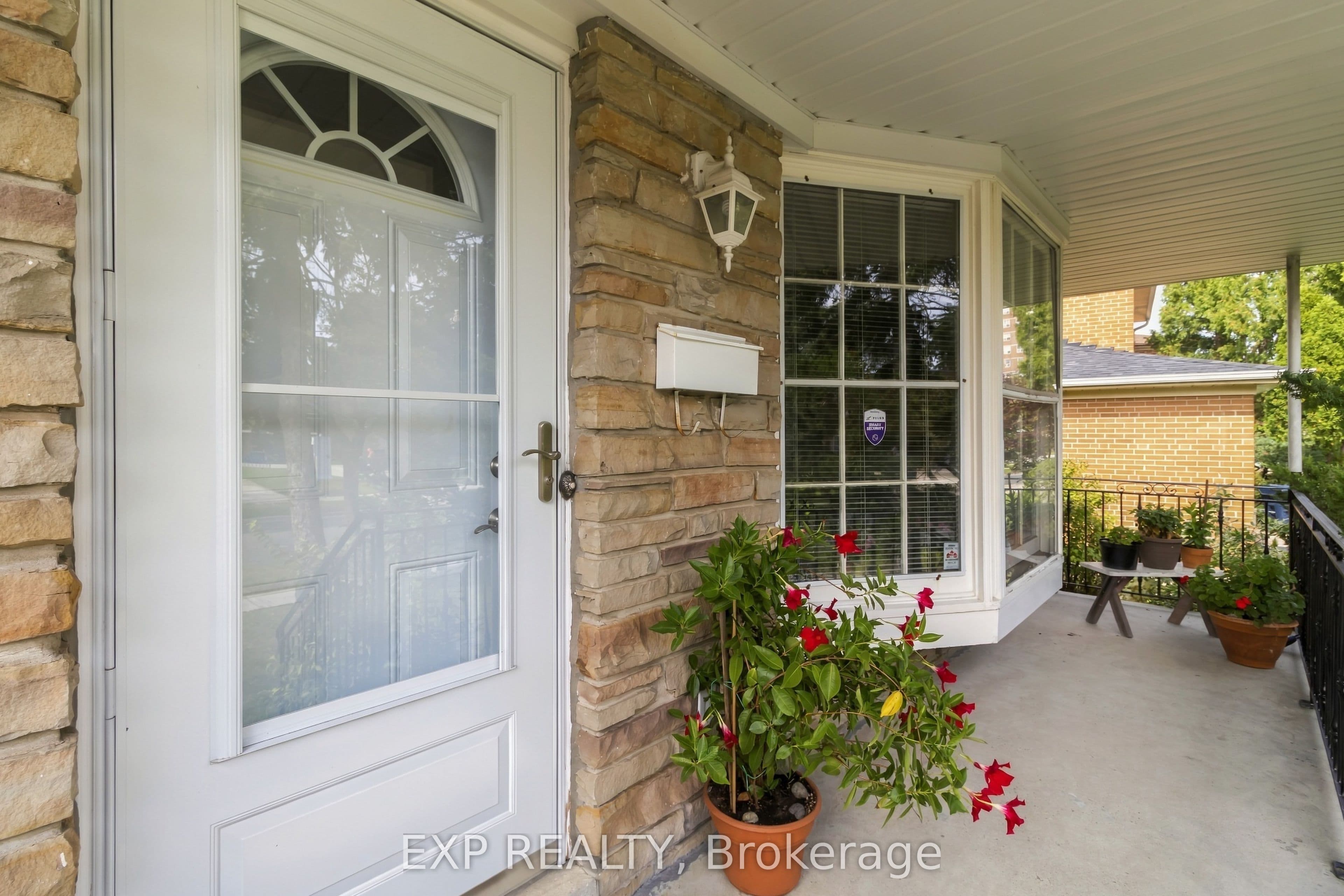 152 Hilda Avenue, Toronto, ON M2M 1V9