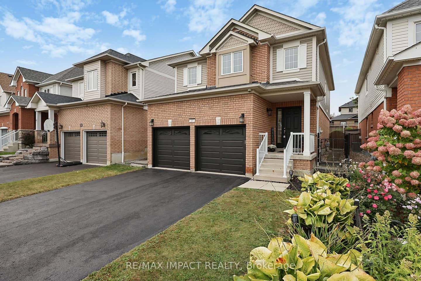 17 Holman Court, Whitby, ON L1P 1W9