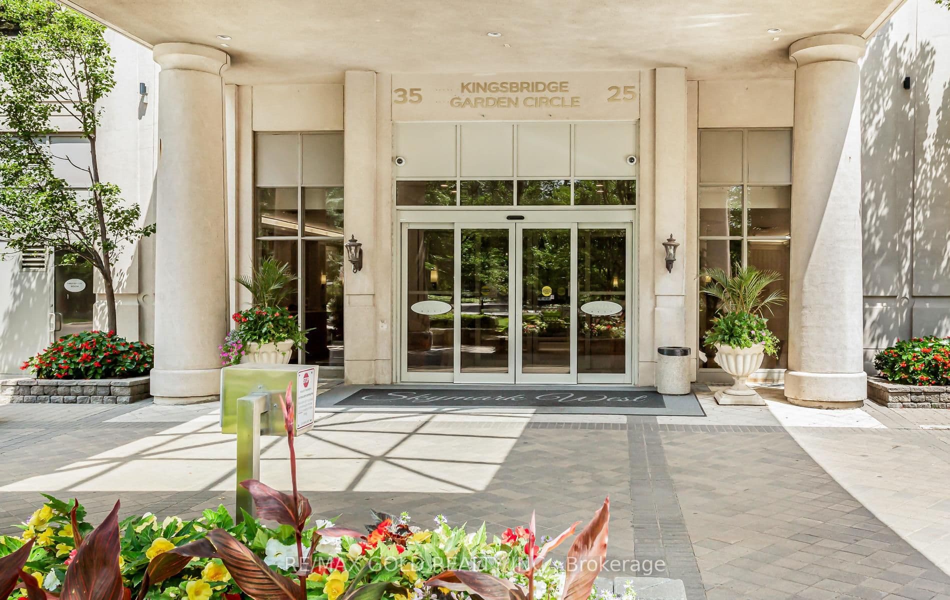 25 Kingsbridge Grdn Circle 224, Mississauga, ON L5R 4B1