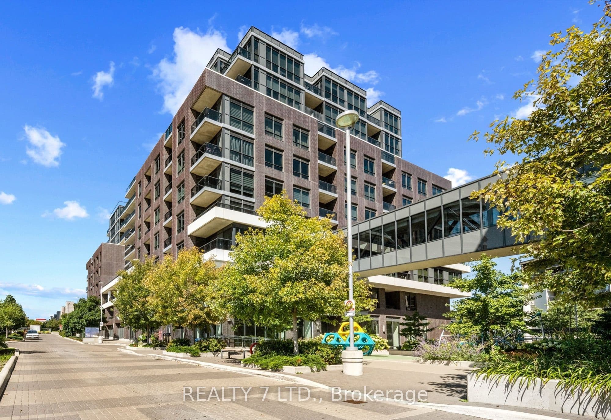 26 Gibbs Road 1033, Toronto, ON M9B 0E3