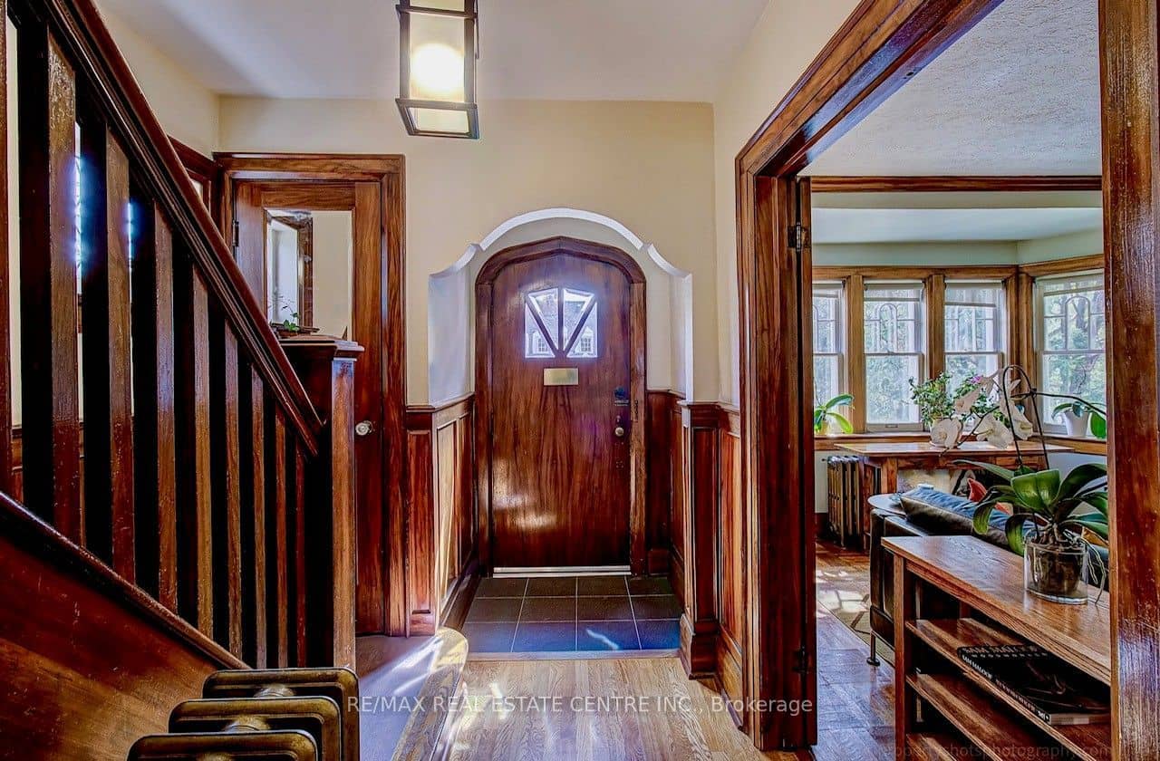 194 Lawrence Avenue E, Toronto, ON M4N 1T1