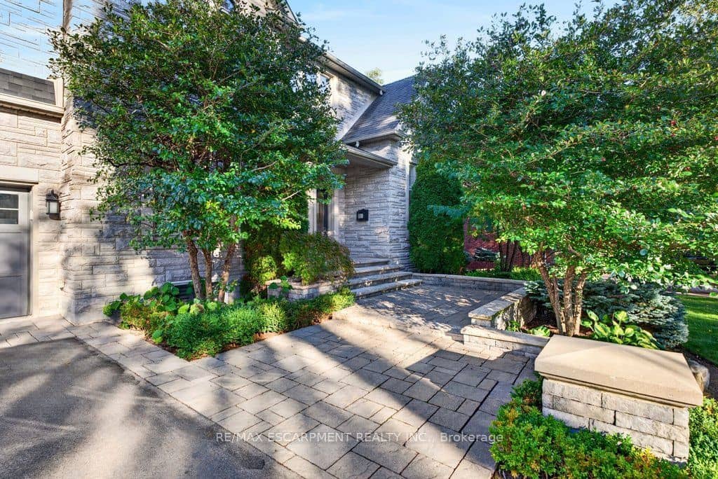 225 Lakeside Avenue, Burlington, ON L7N 1Y4