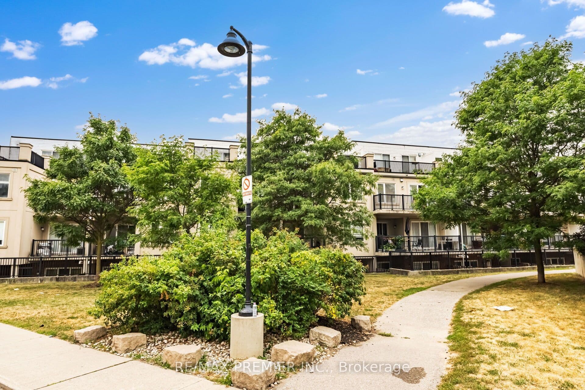 3041 Finch Avenue W 2072, Toronto, ON M9M 0A4