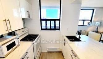 105 Mccaul Street 701, Toronto, ON M5T 2X4