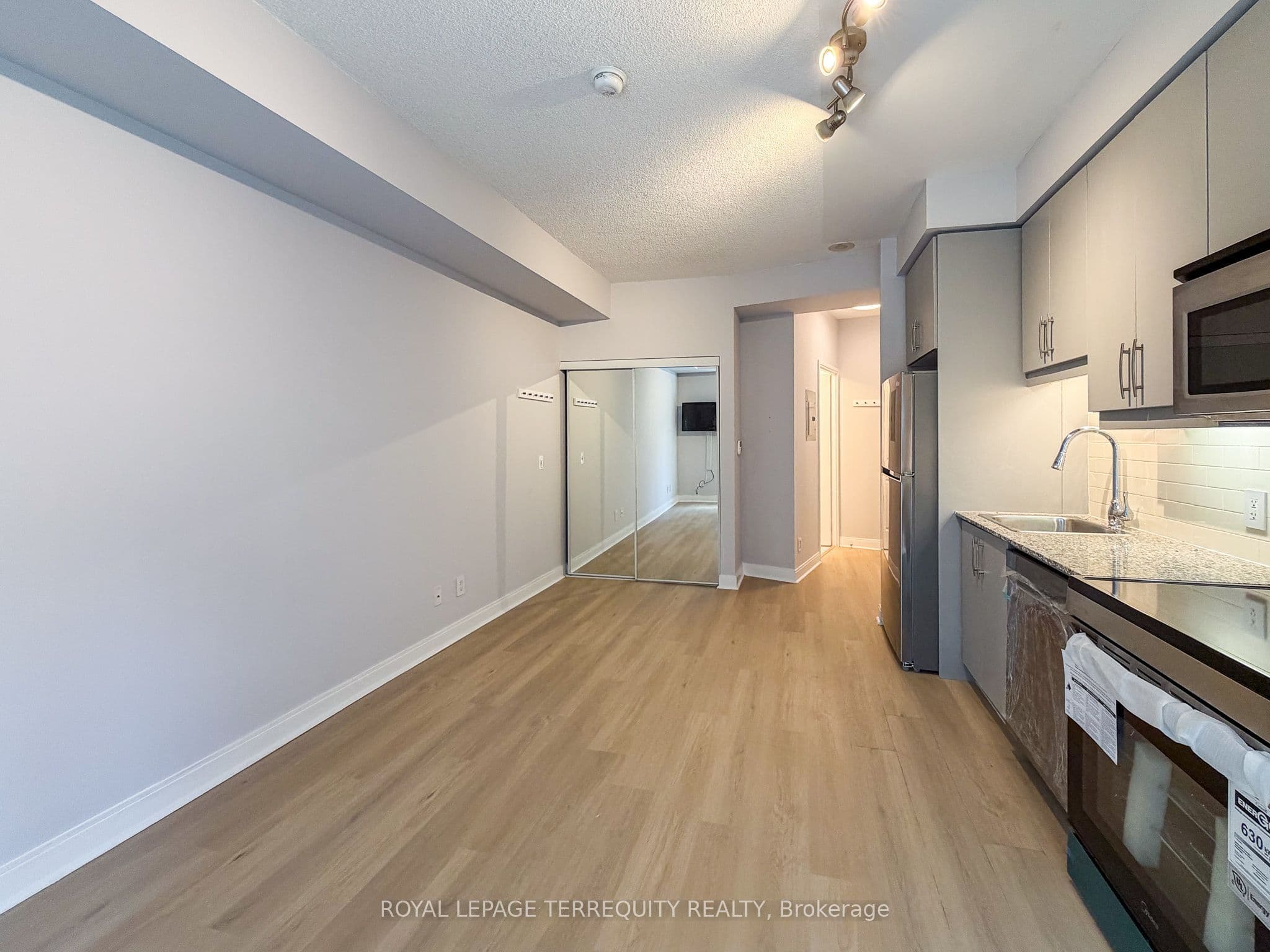 1 Scott Street 311, Toronto, ON M5E 1A1