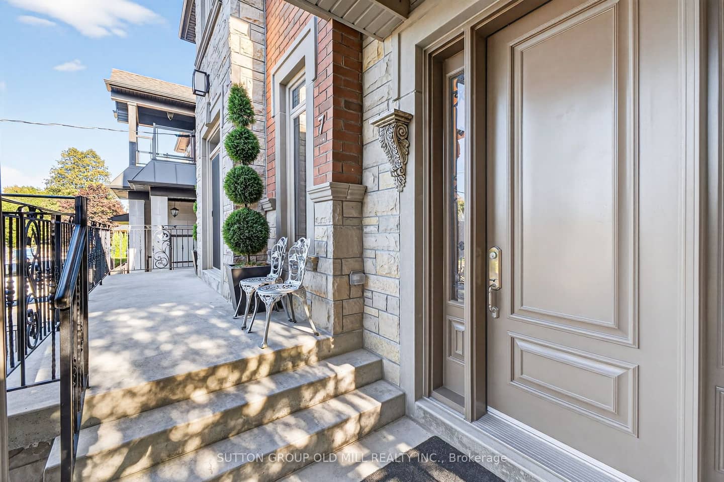 7 Cousins Drive, Aurora, ON L4G 1B2
