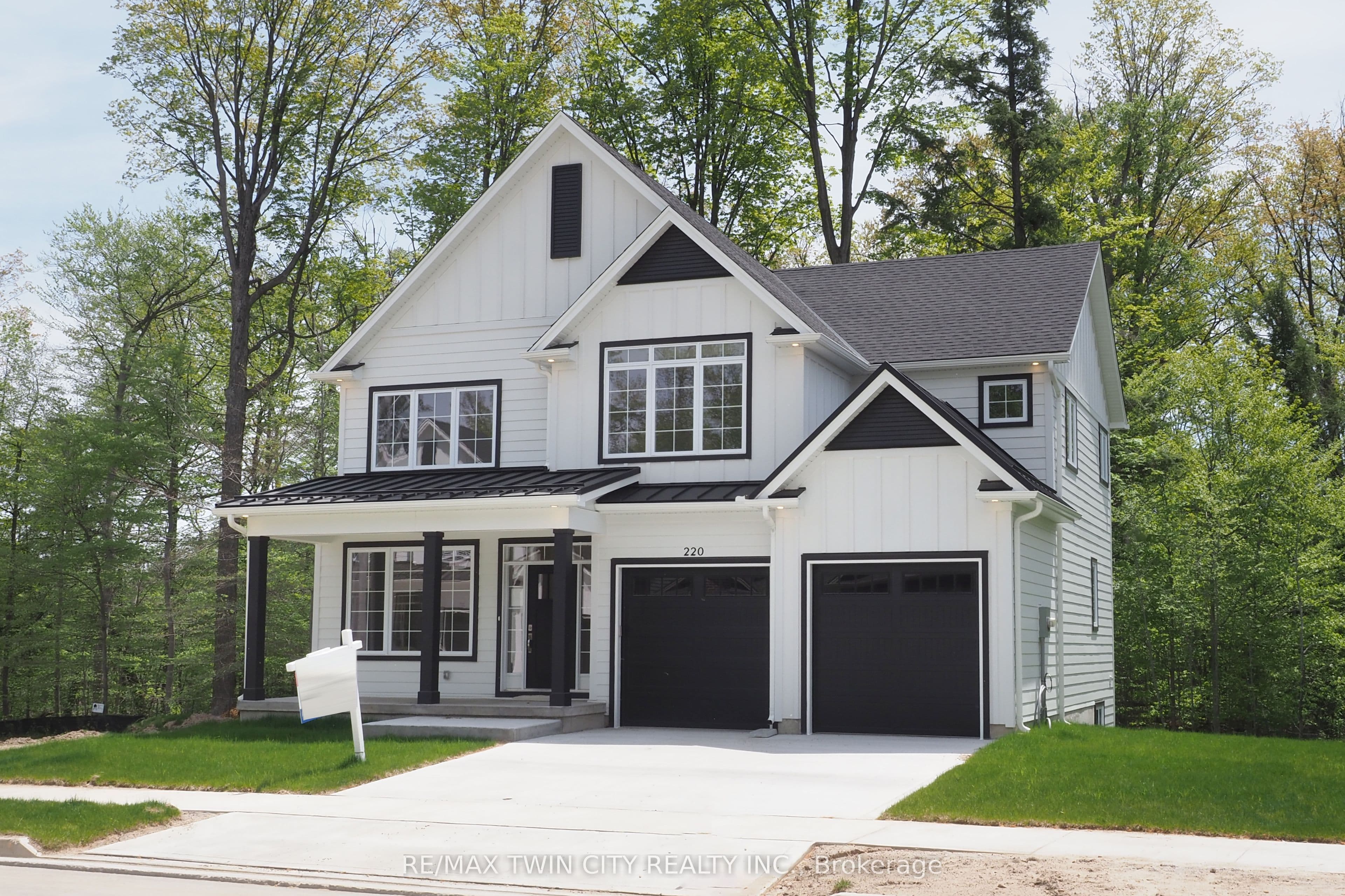 220 JEFFREY Place, Kitchener, ON N2C 2T7