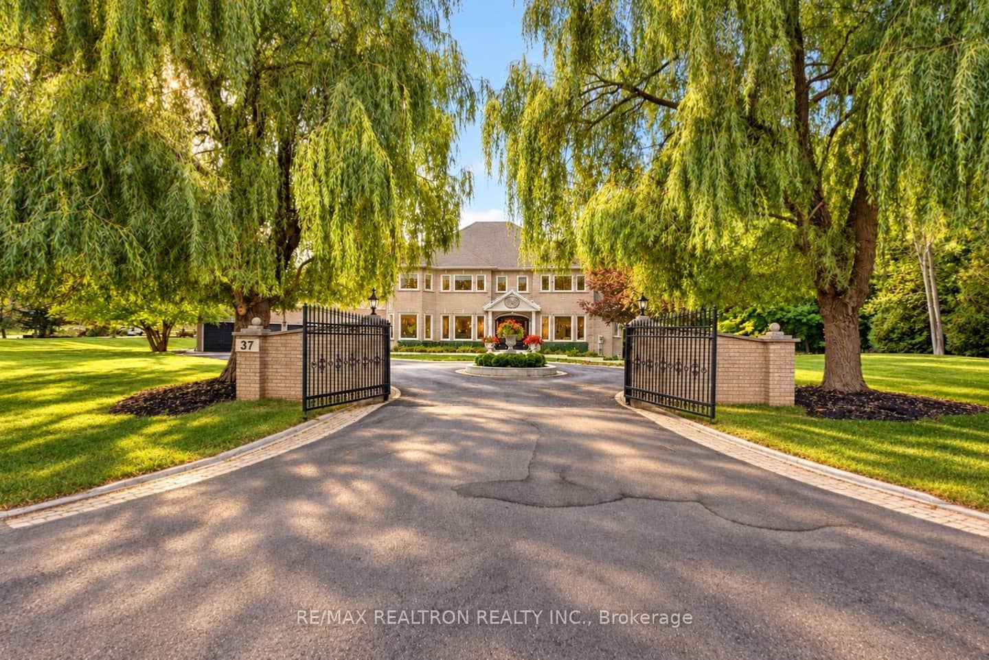 37 Offord Crescent, Aurora, ON L4G 0K5