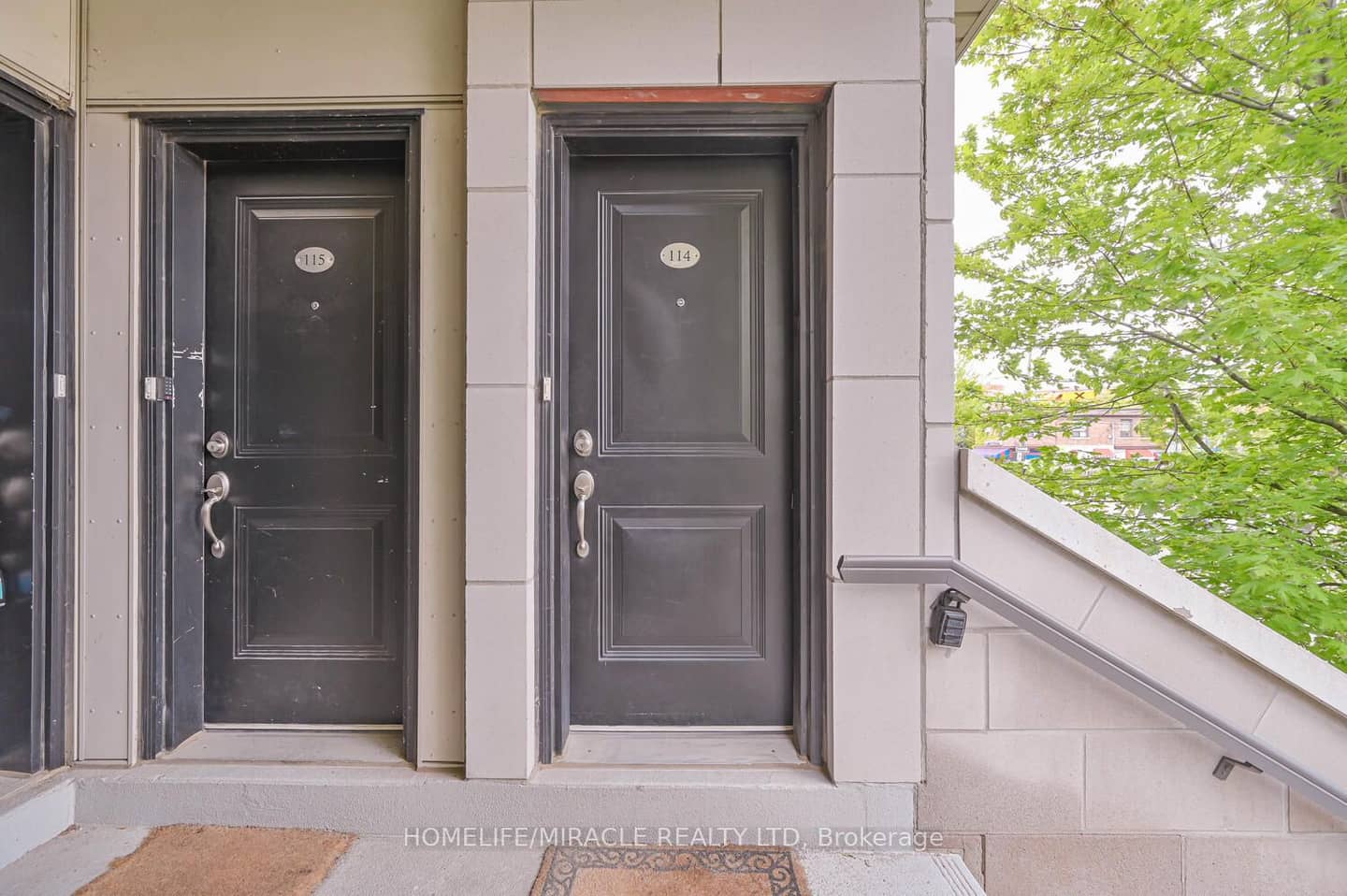 256 ROYAL YORK Road 114, Toronto, ON M8V 1Y8